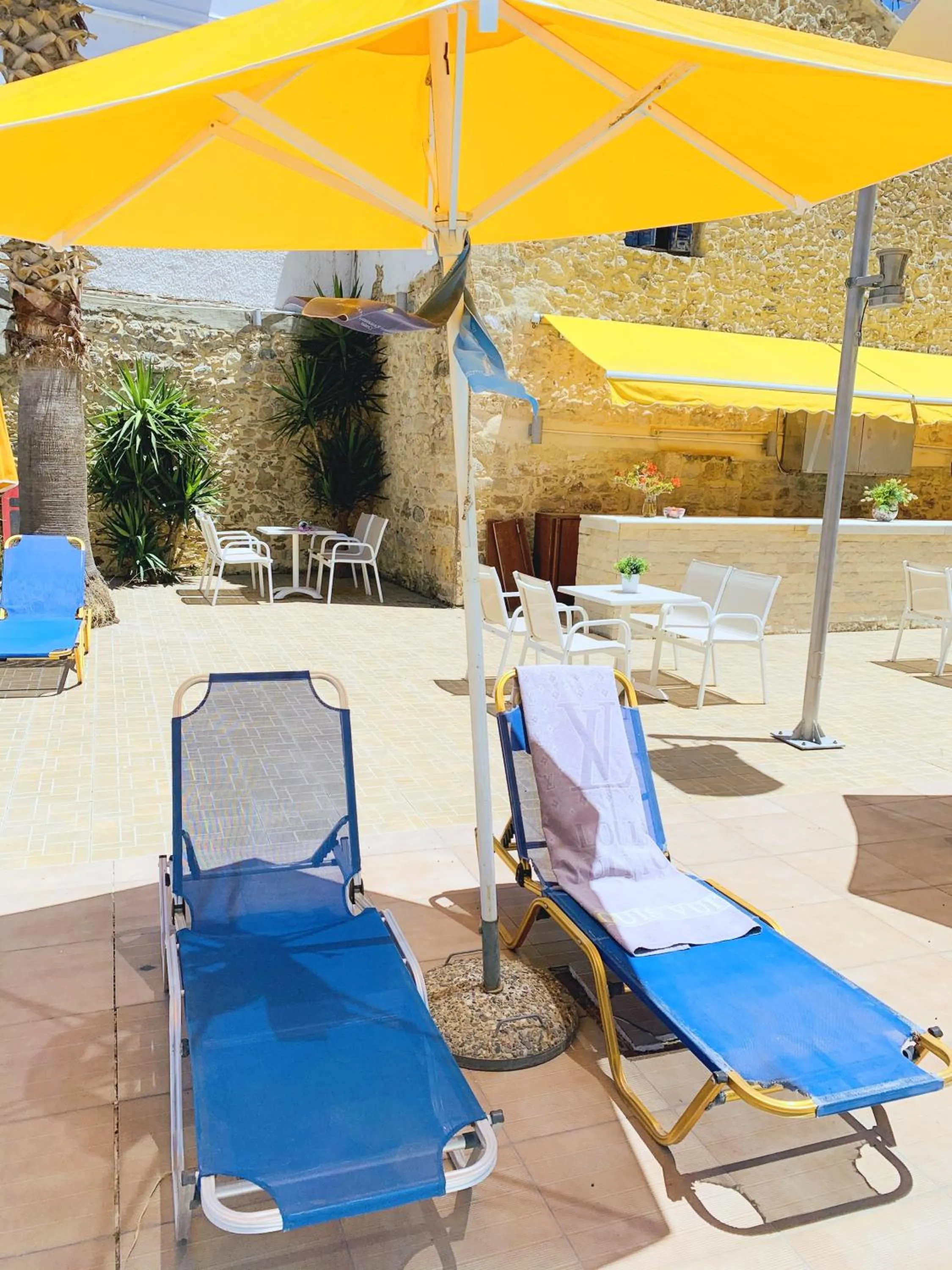 Swimming pool in Kassavetis Center - Hotel Studios & Apartments