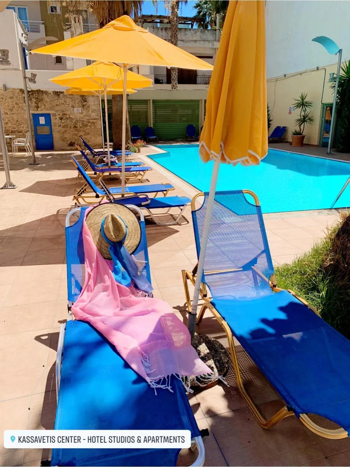 Swimming pool in Kassavetis Center - Hotel Studios & Apartments