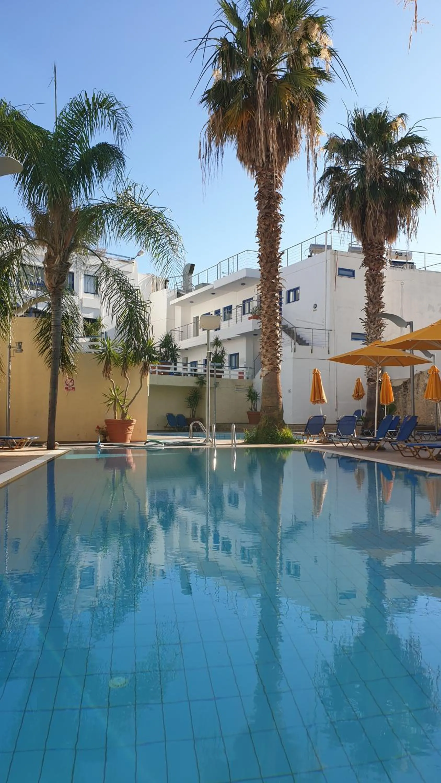 Swimming pool in Kassavetis Center - Hotel Studios & Apartments