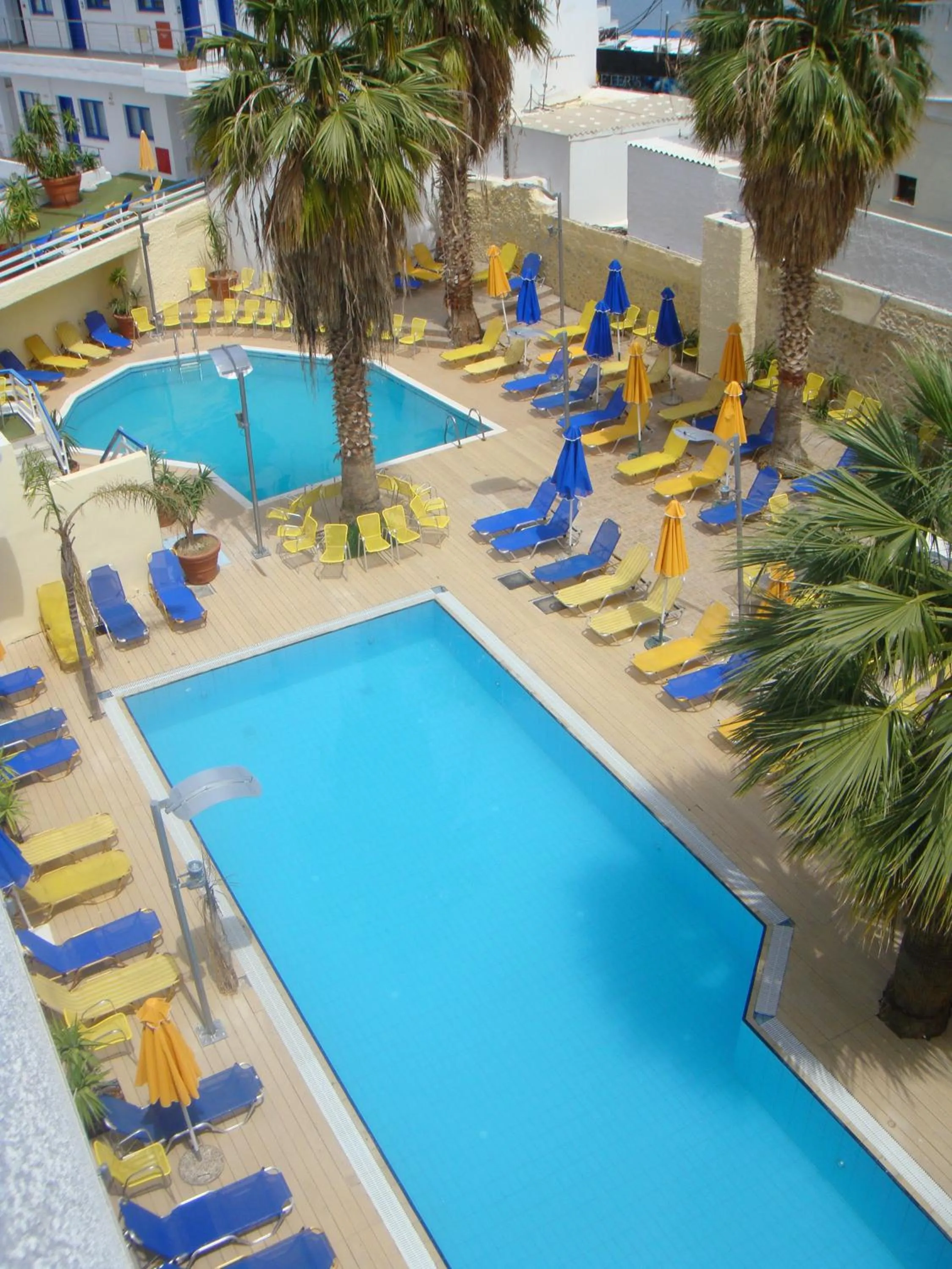 Swimming pool in Kassavetis Center - Hotel Studios & Apartments
