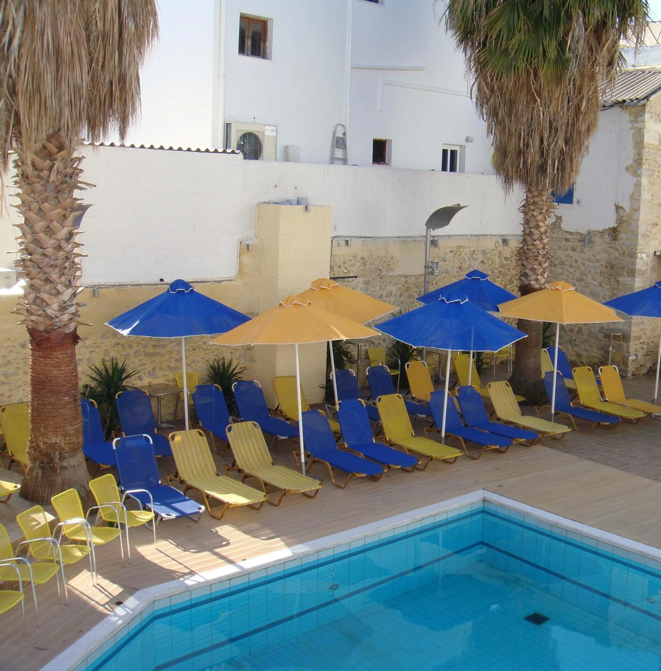 Swimming pool in Kassavetis Center - Hotel Studios & Apartments