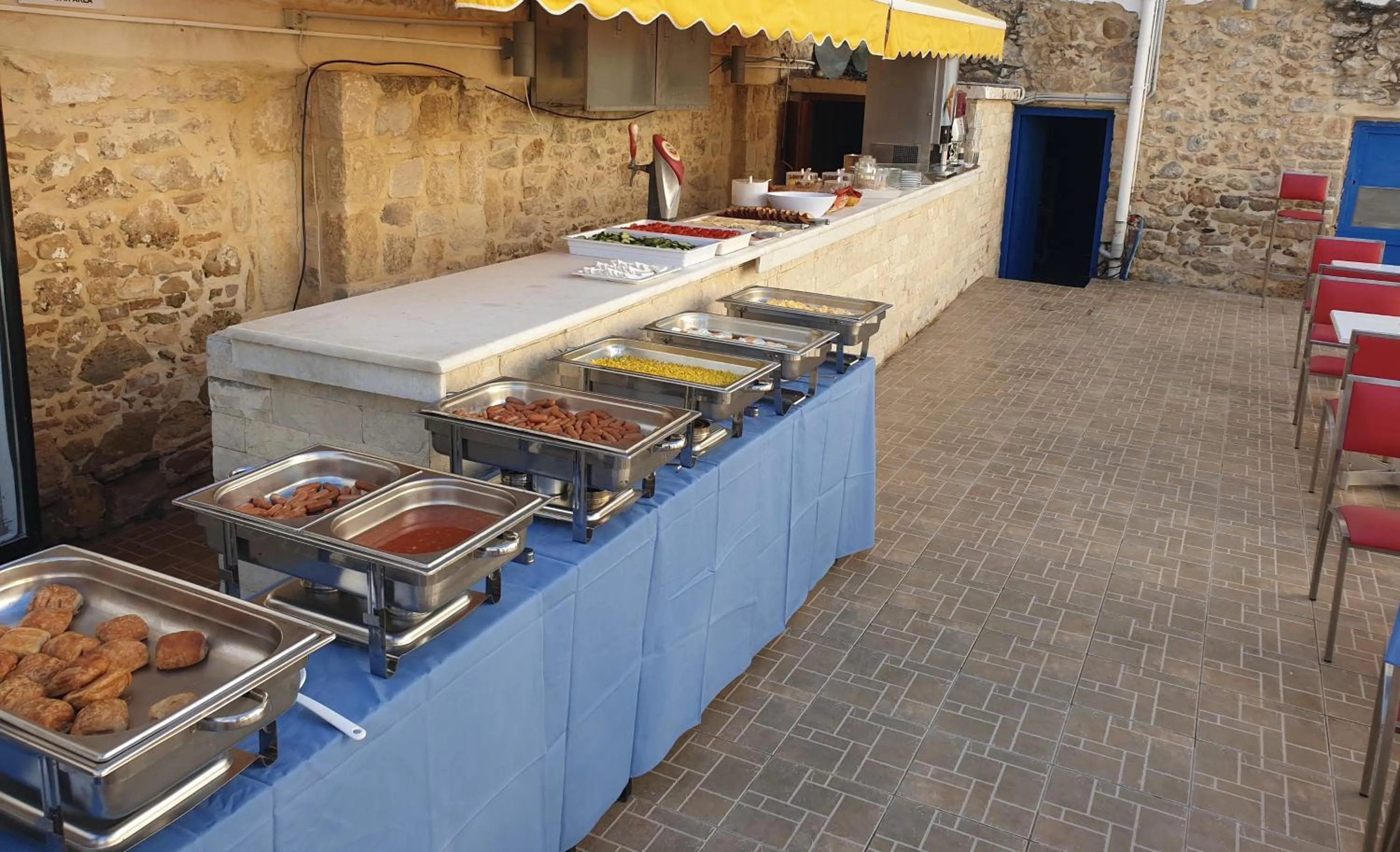 Food and drinks in Kassavetis Center - Hotel Studios & Apartments