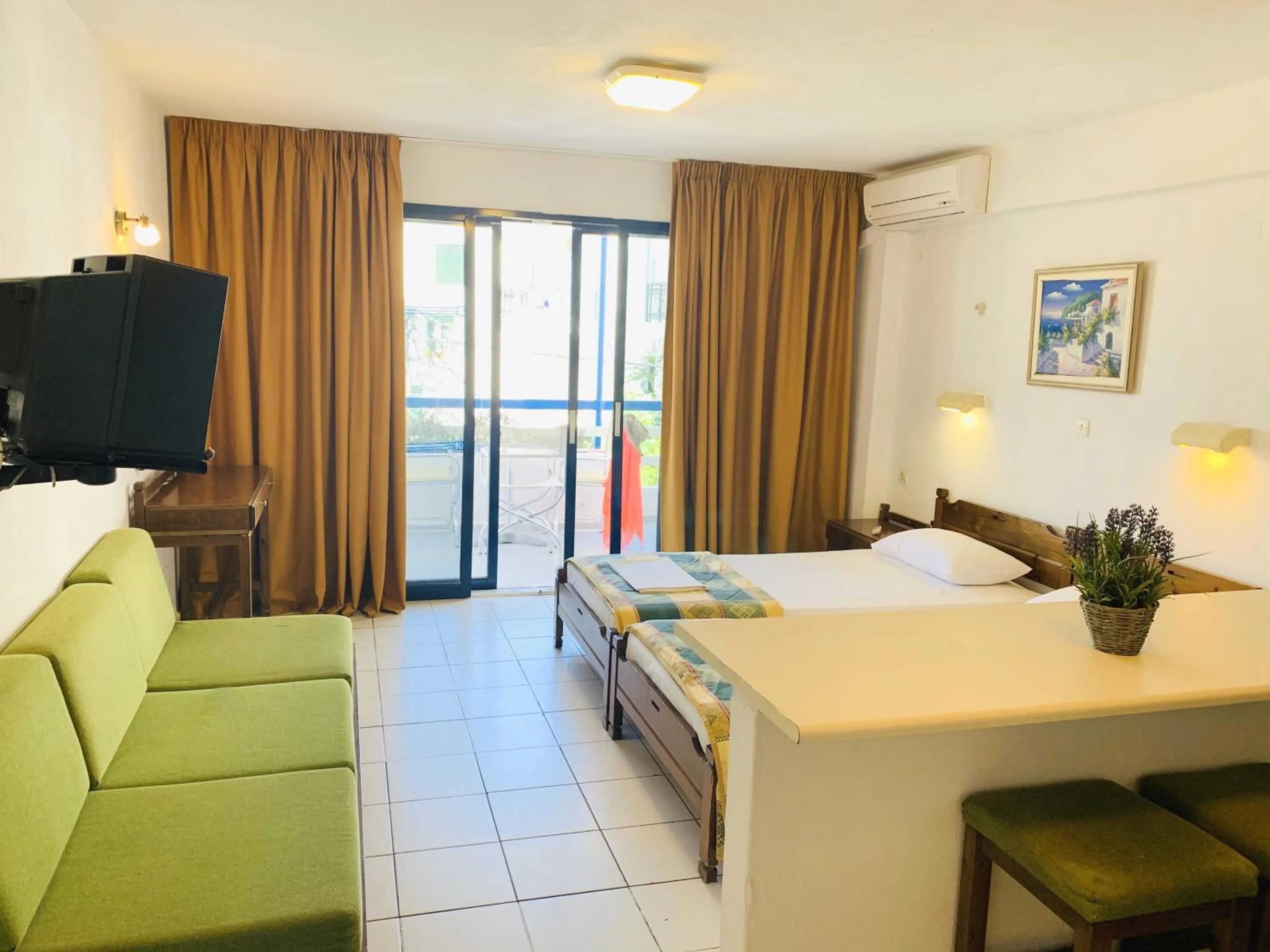 Bedroom, Bed in Kassavetis Center - Hotel Studios & Apartments