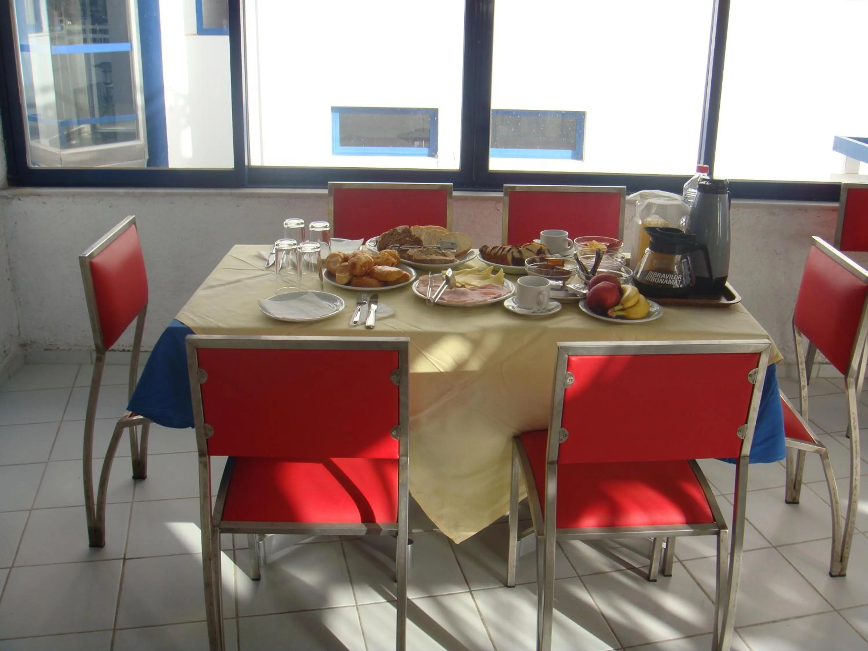 Restaurant/places to eat in Kassavetis Center - Hotel Studios & Apartments