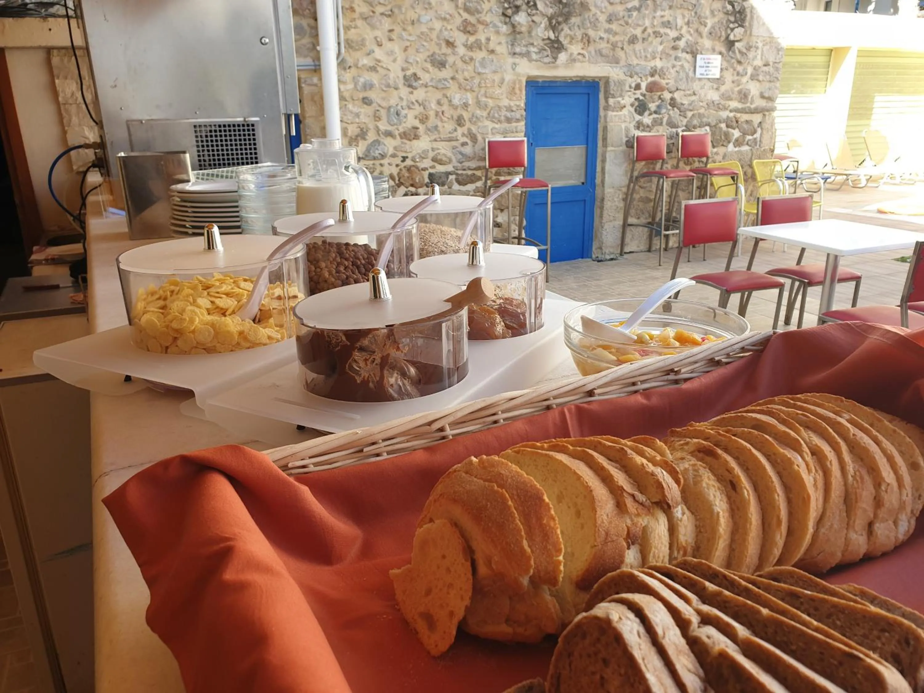 Food and drinks in Kassavetis Center - Hotel Studios & Apartments