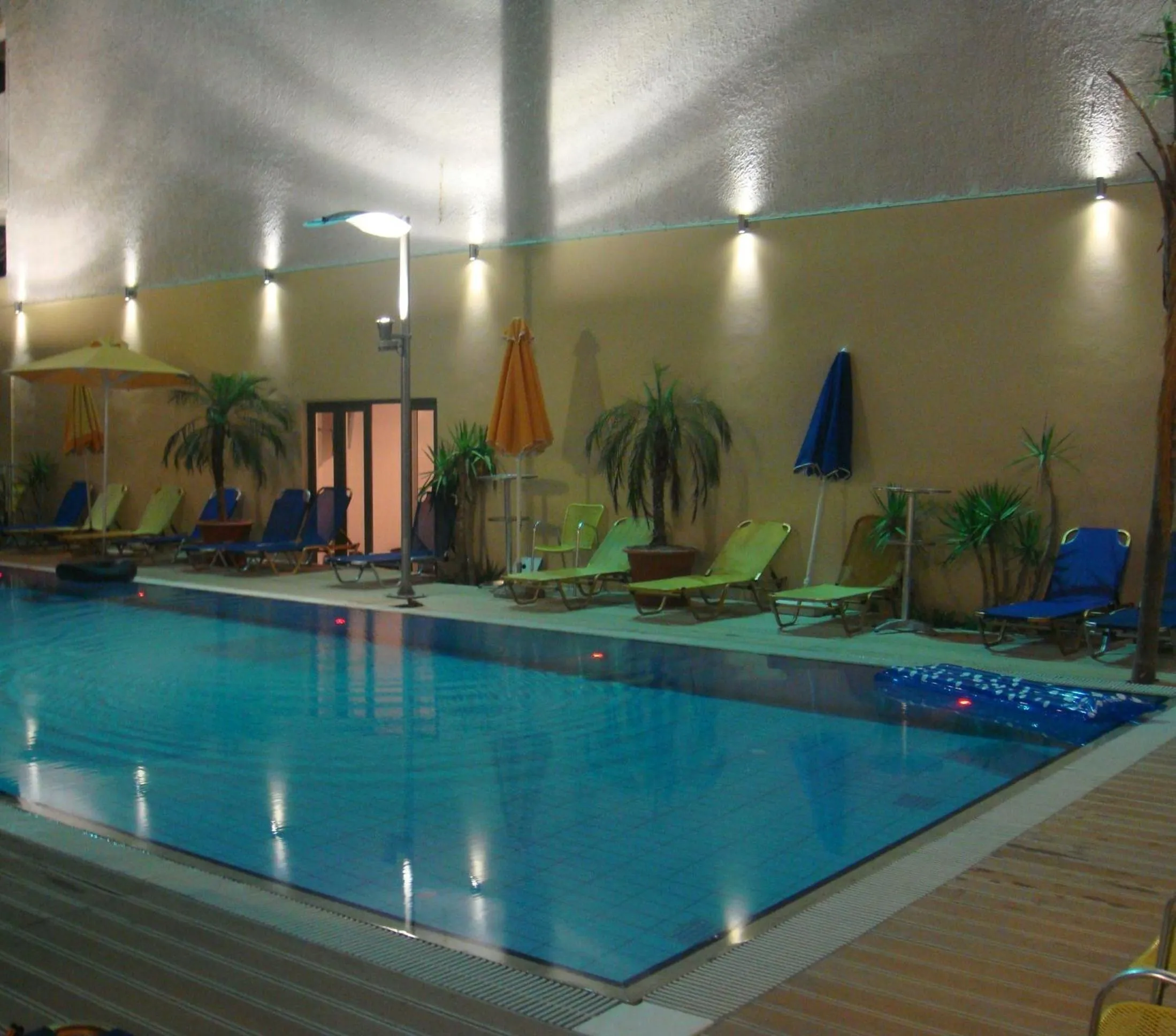 Swimming pool in Kassavetis Center - Hotel Studios & Apartments