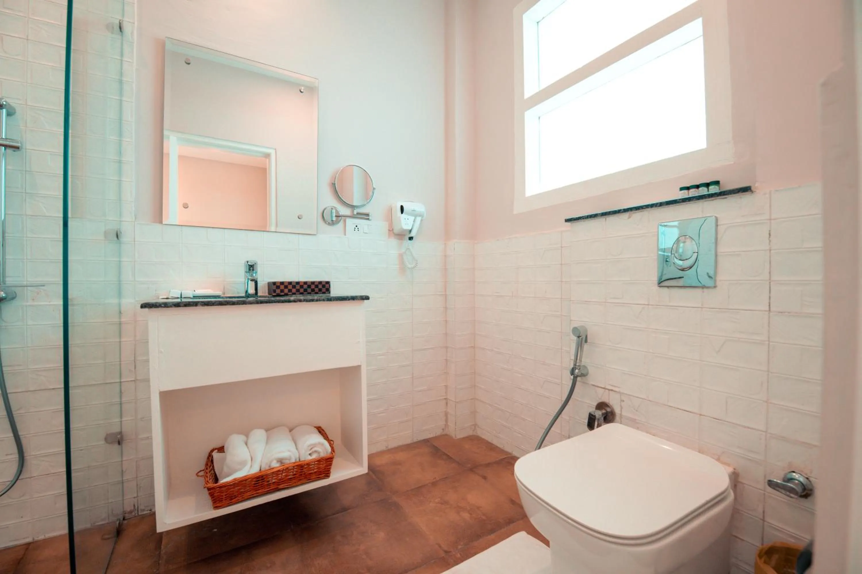 Shower in WelcomHeritage Santa Roza Kasauli