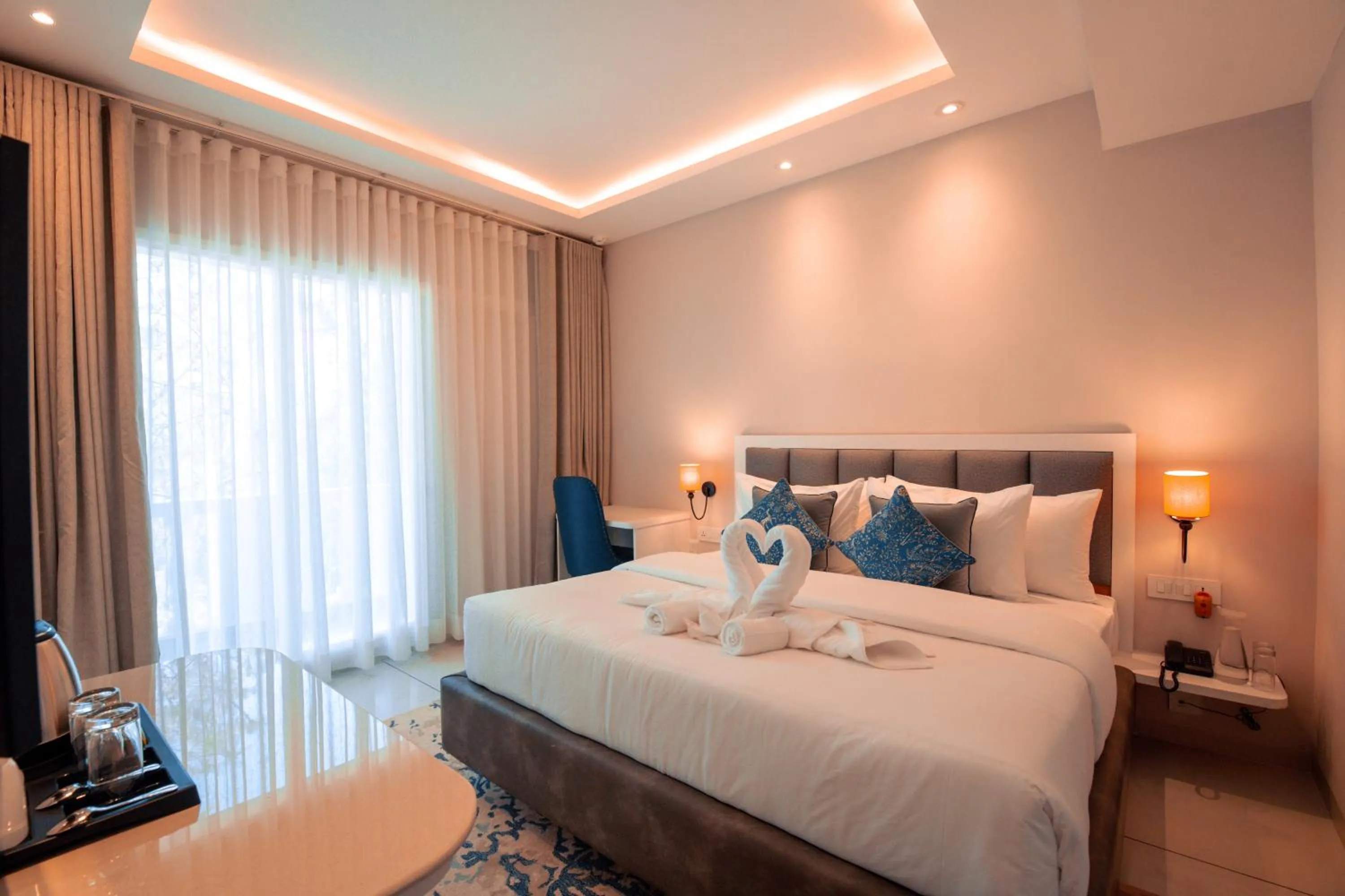 Bed in WelcomHeritage Santa Roza Kasauli