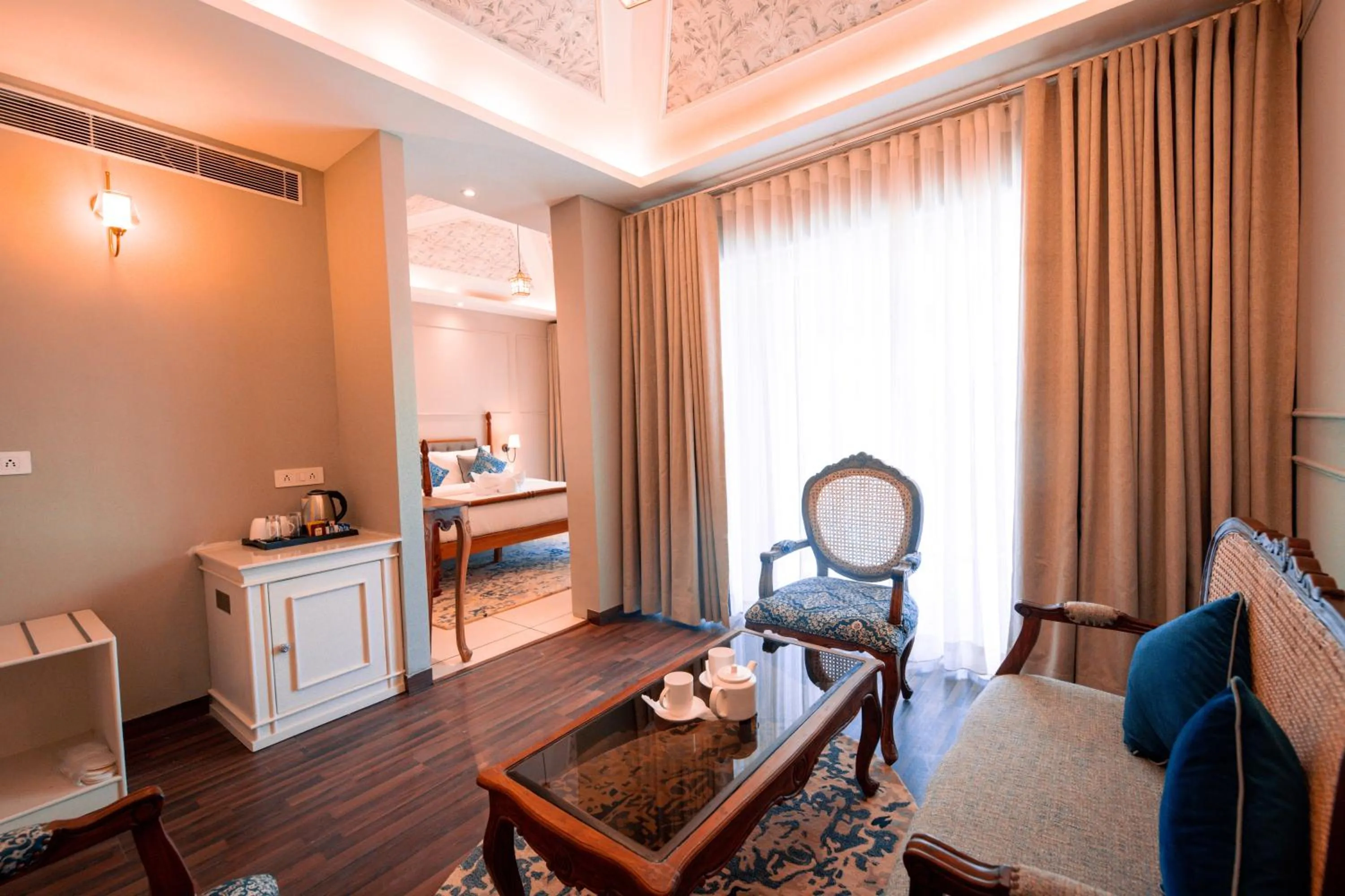 Bed in WelcomHeritage Santa Roza Kasauli