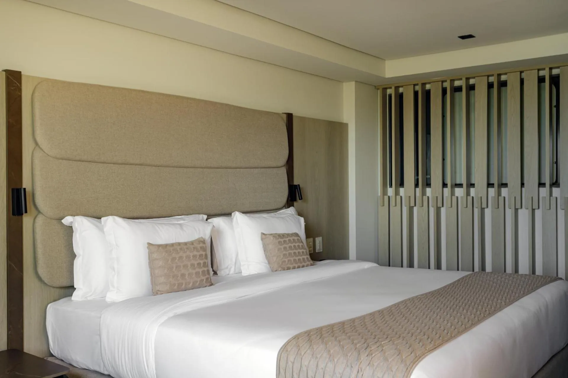 Bed in HCM - Hotel Corais de Manaira