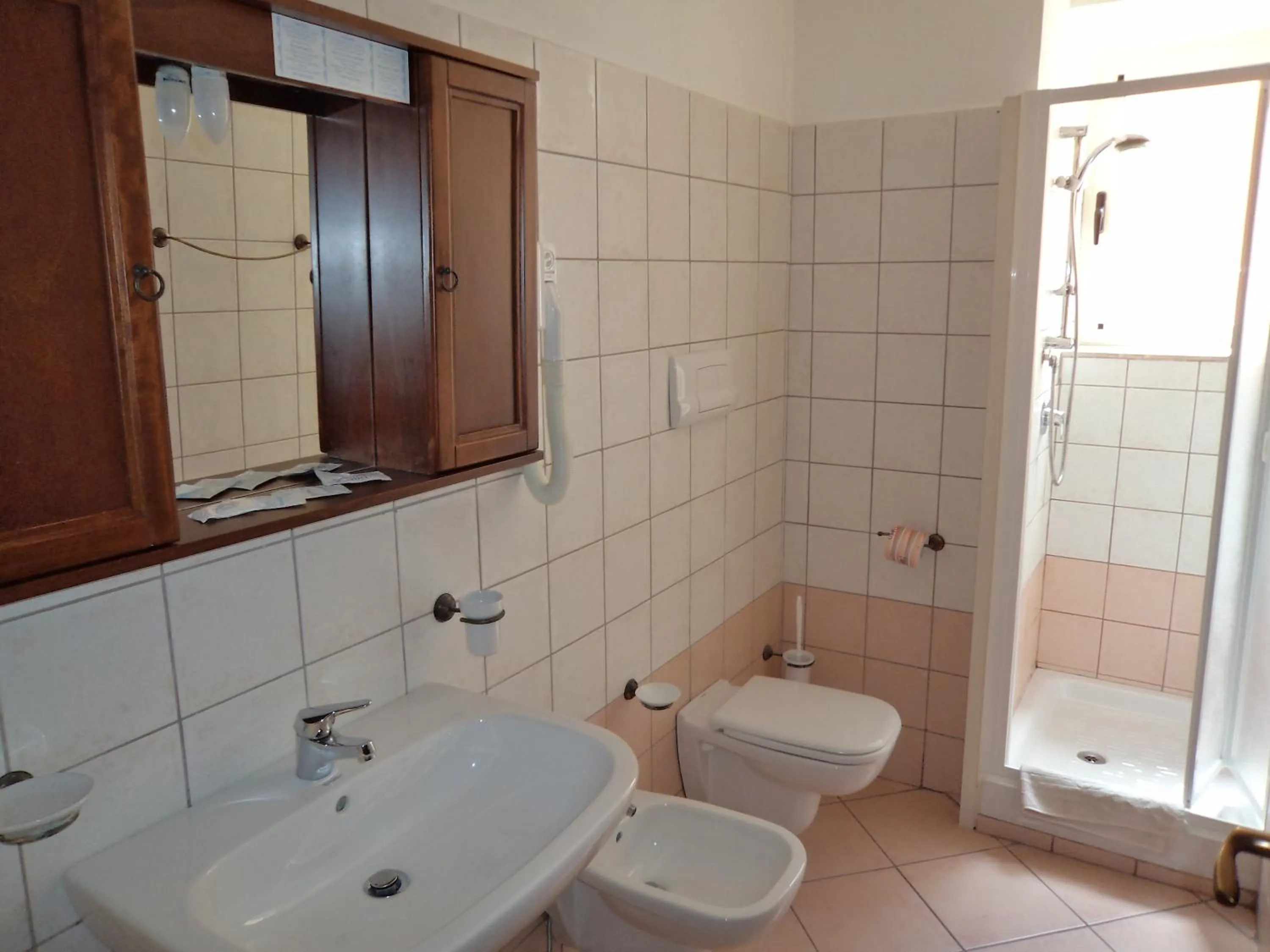 Bathroom in Albergo Tirreno