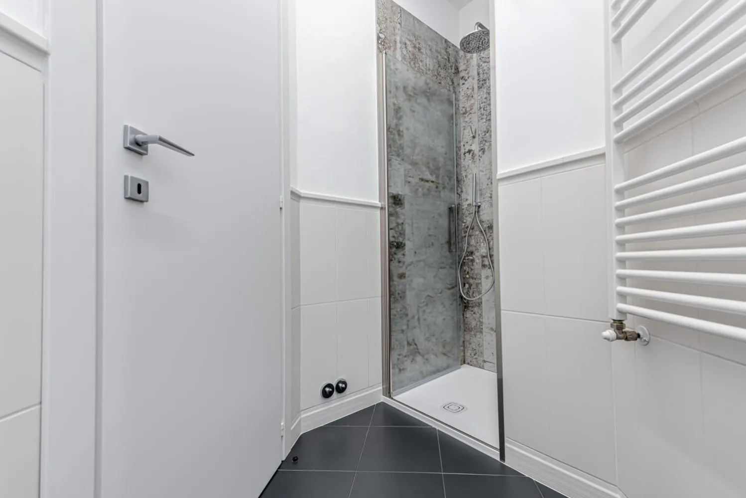 Shower in Guicciardini 24