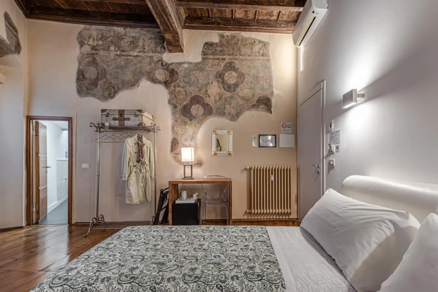 Bed in Guicciardini 24