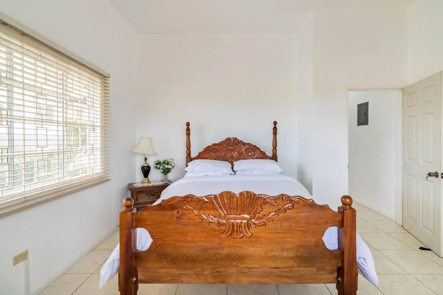 Bed in Lovely 1-Bed in Montego Bay-Rose View Apartment