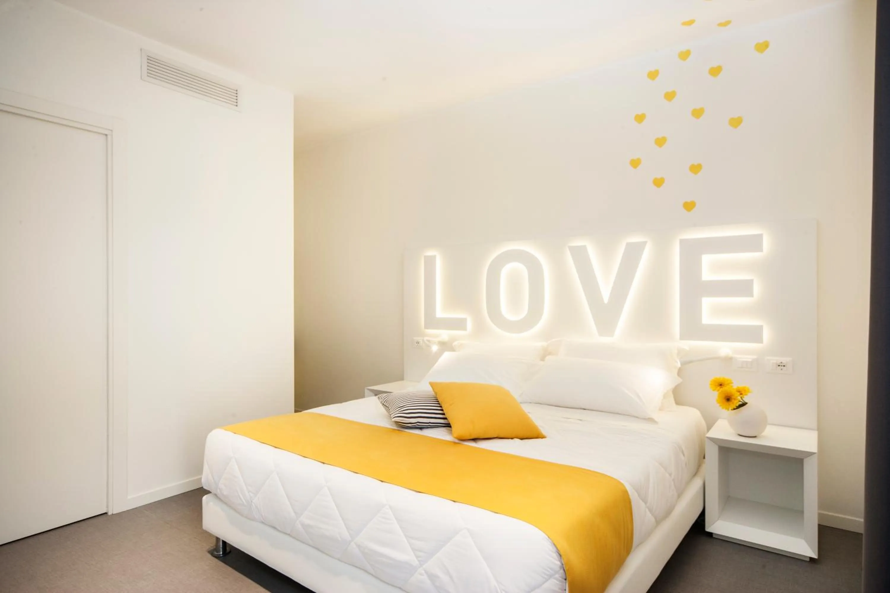 Bed in Love Boat Hotel - The Original