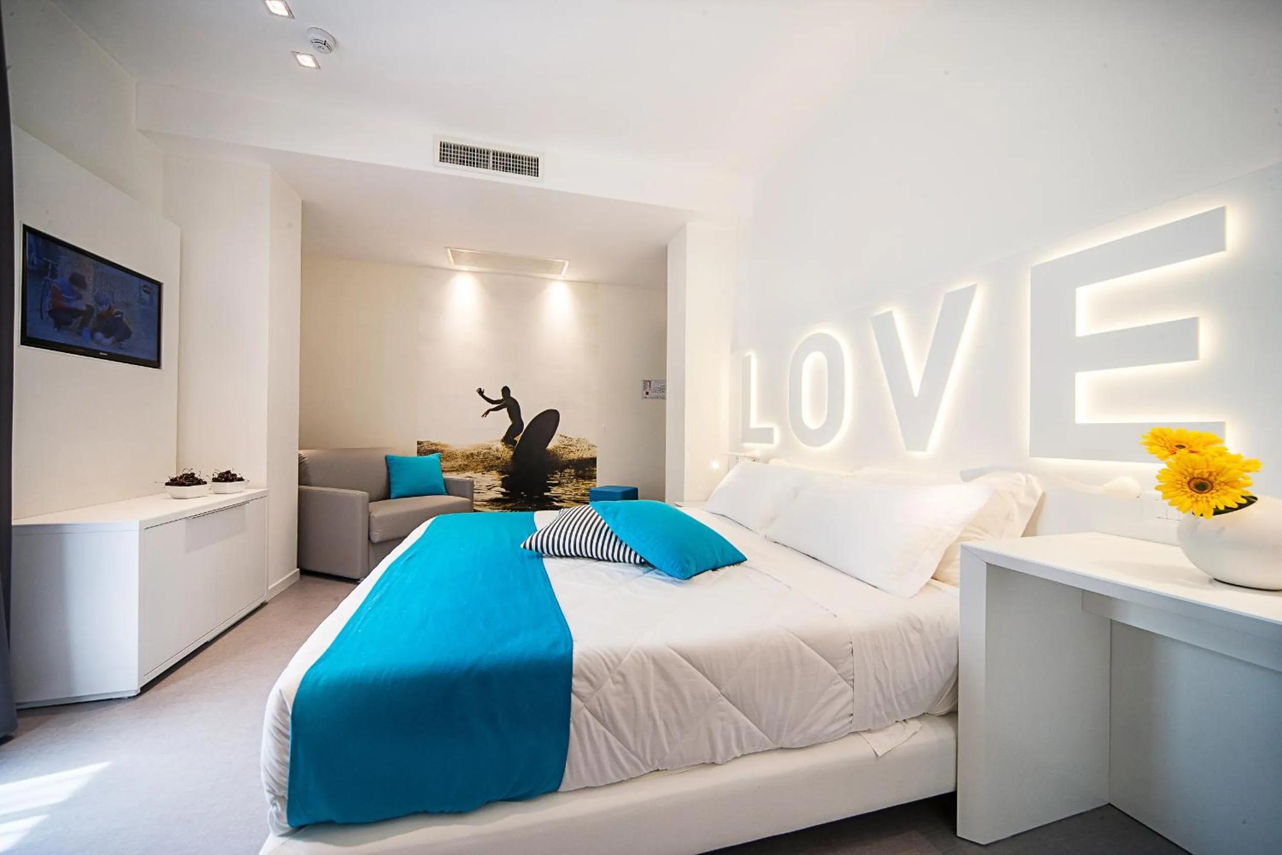 Bed in Love Boat Hotel - The Original