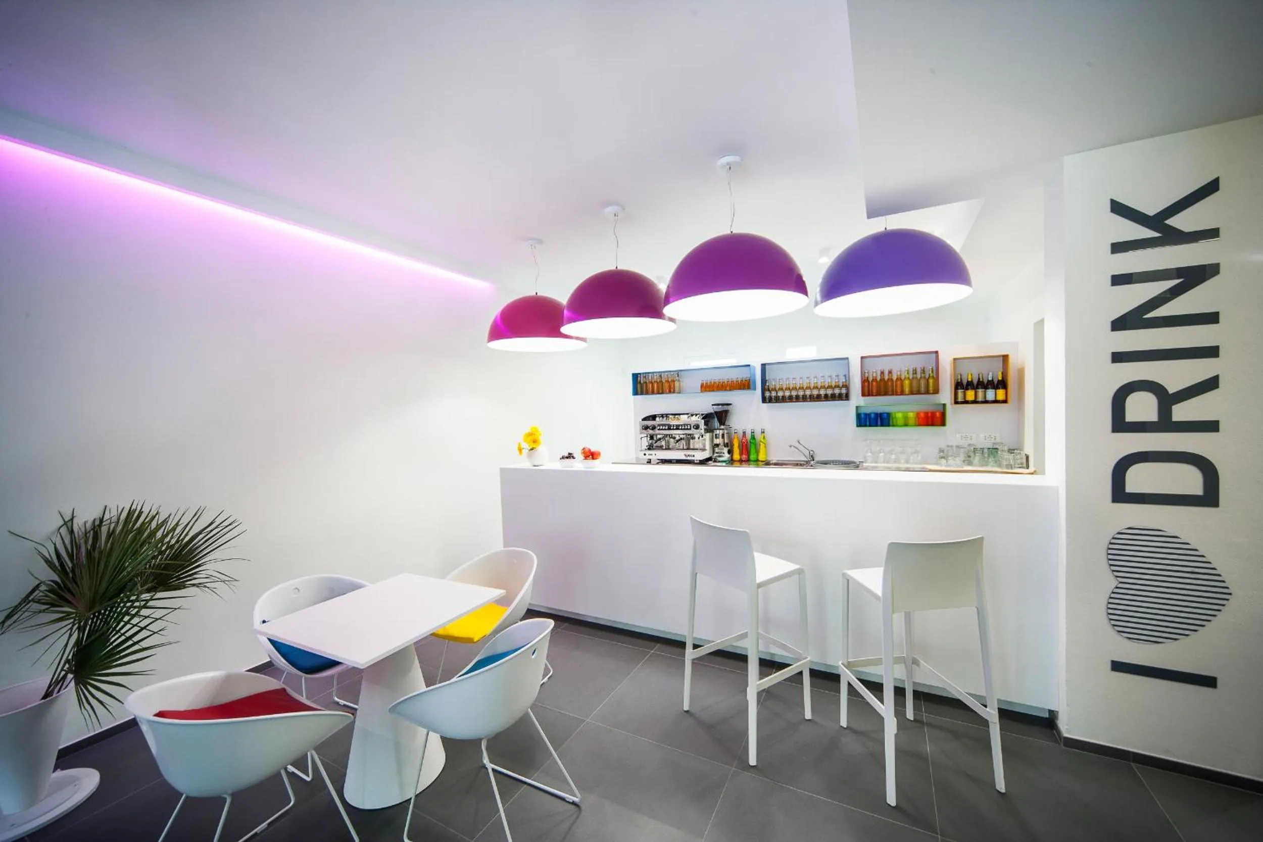 Lounge or bar in Love Boat Hotel - The Original