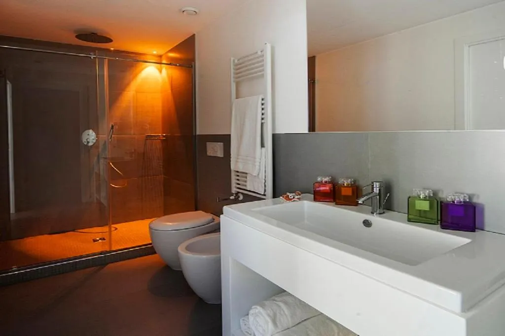 Shower in Love Boat Hotel - The Original