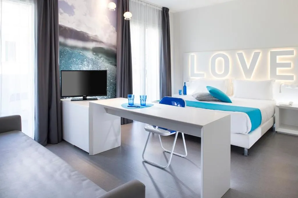 Bed in Love Boat Hotel - The Original