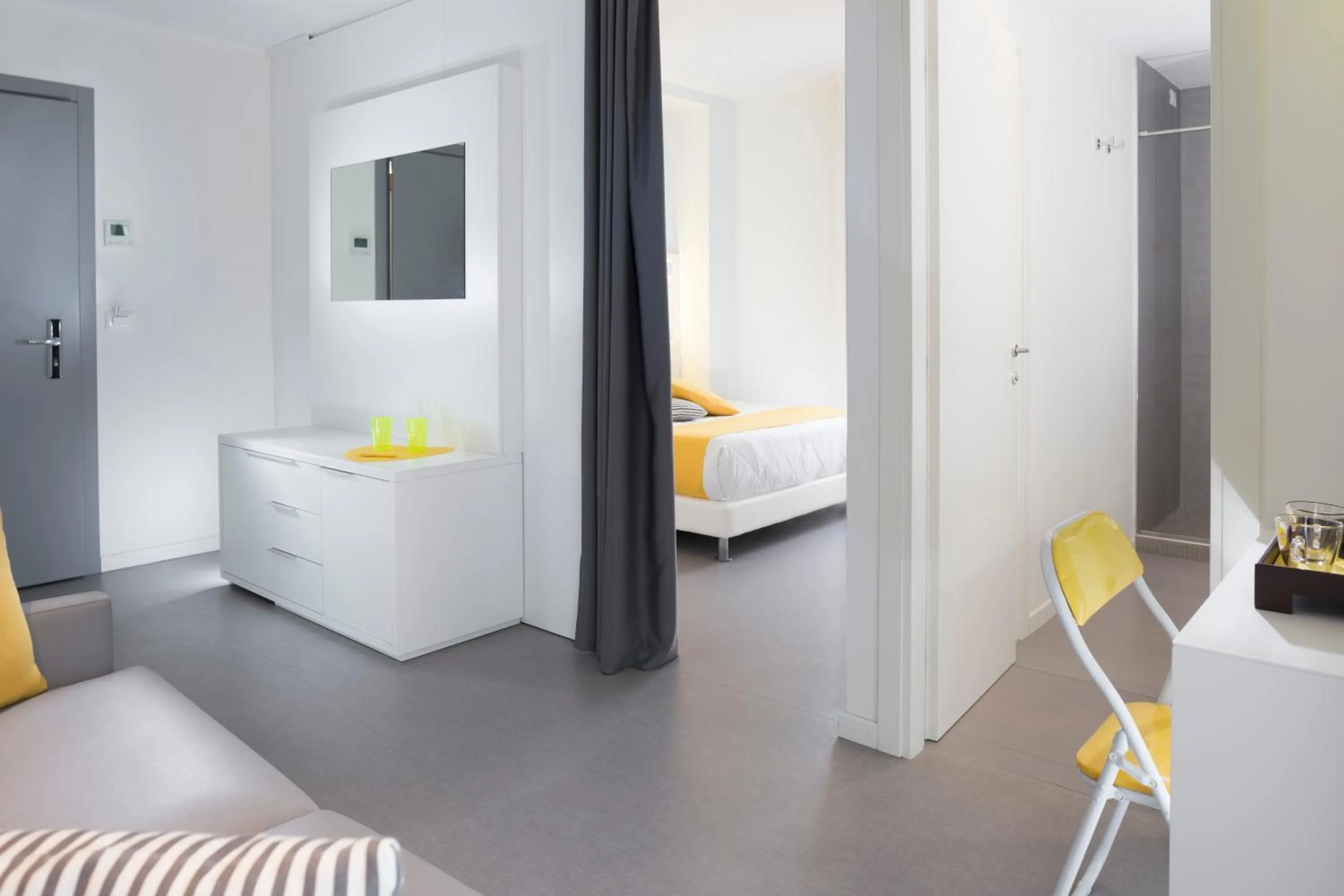 Bedroom, Bed in Love Boat Hotel - The Original