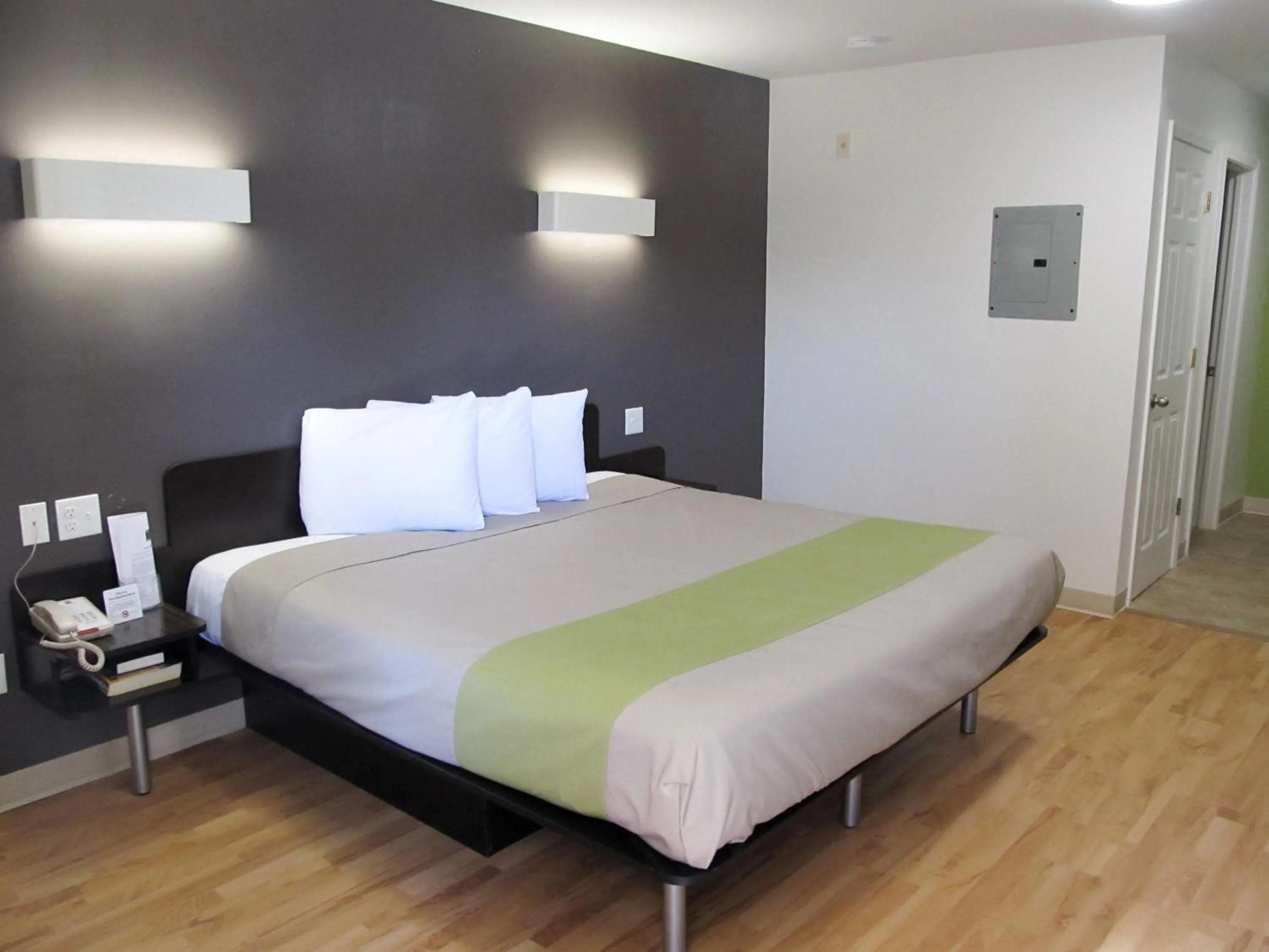 Bedroom, Bed in Studio 6-Atlanta, GA - Chamblee