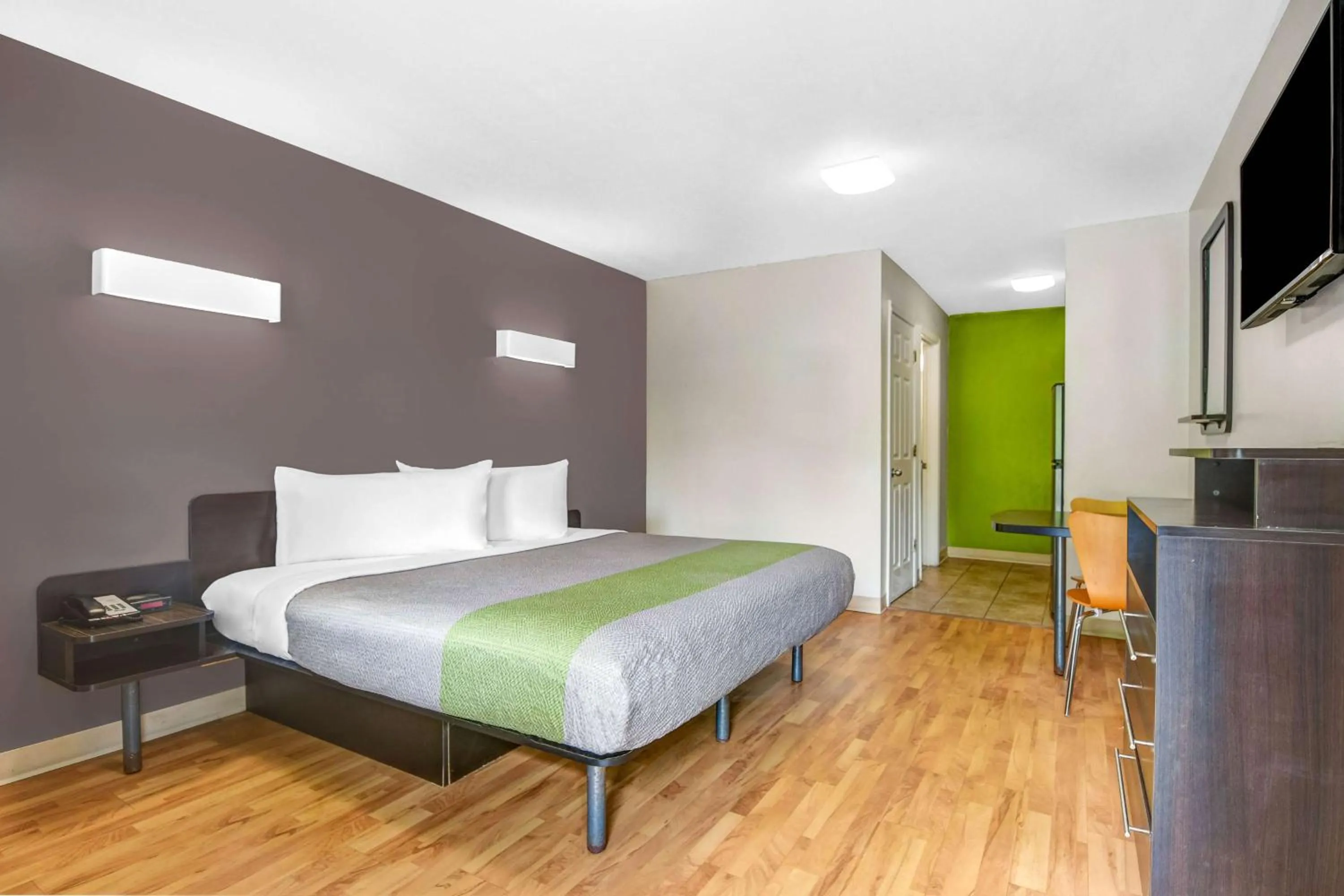 Photo of the whole room, Bed in Studio 6-Atlanta, GA - Chamblee