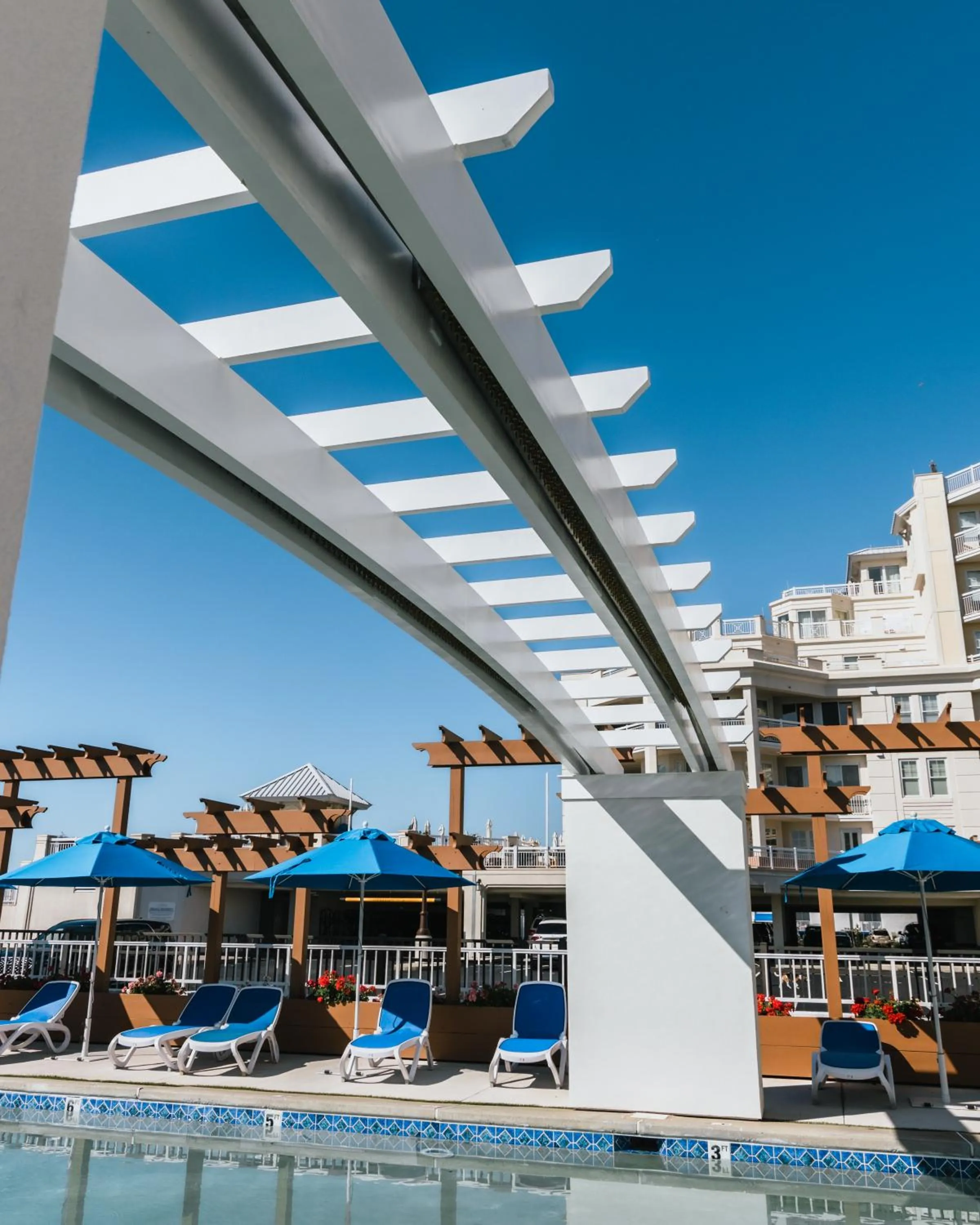 Swimming pool in Mahalo Diamond Beach Resort
