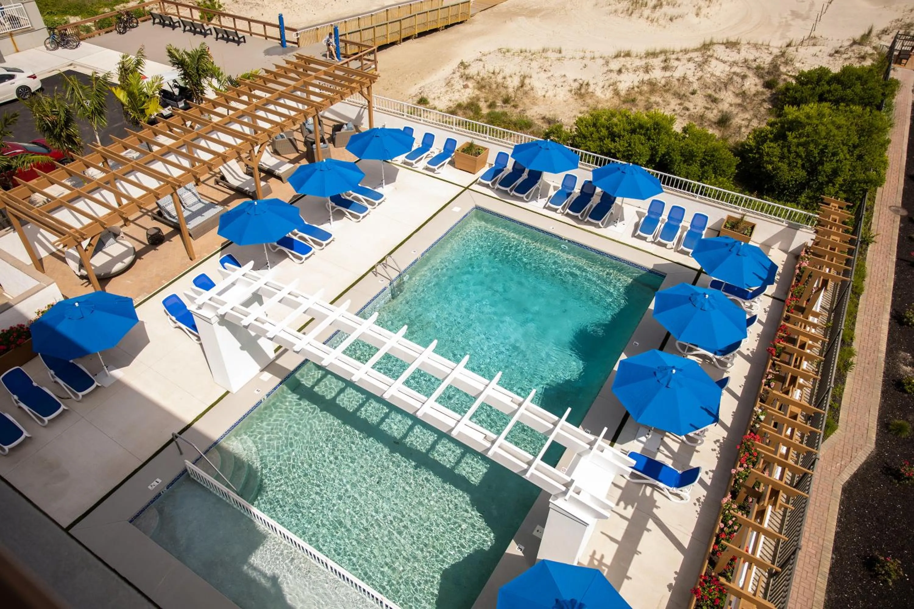 Swimming pool in Mahalo Diamond Beach Resort