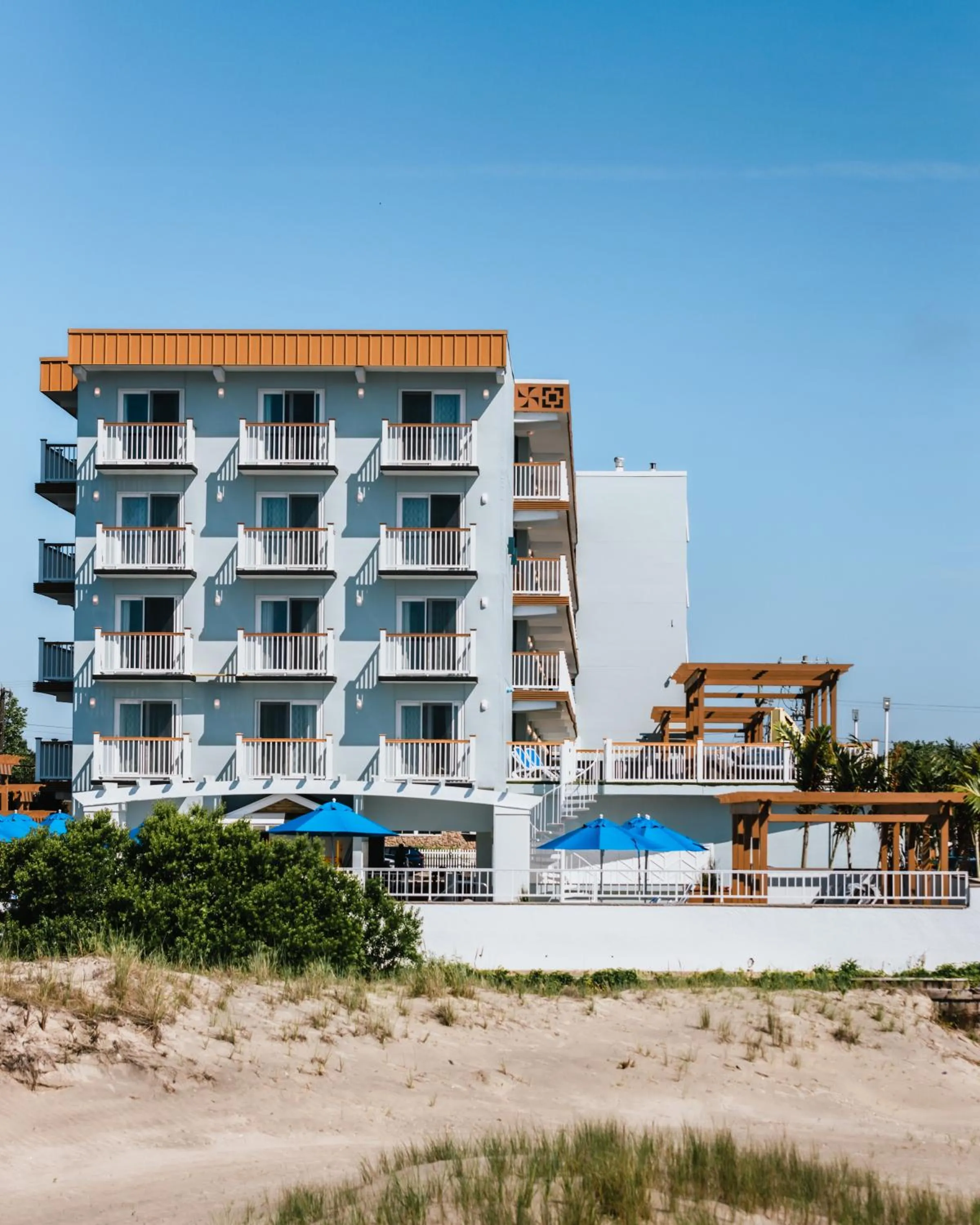 Property building in Mahalo Diamond Beach Resort