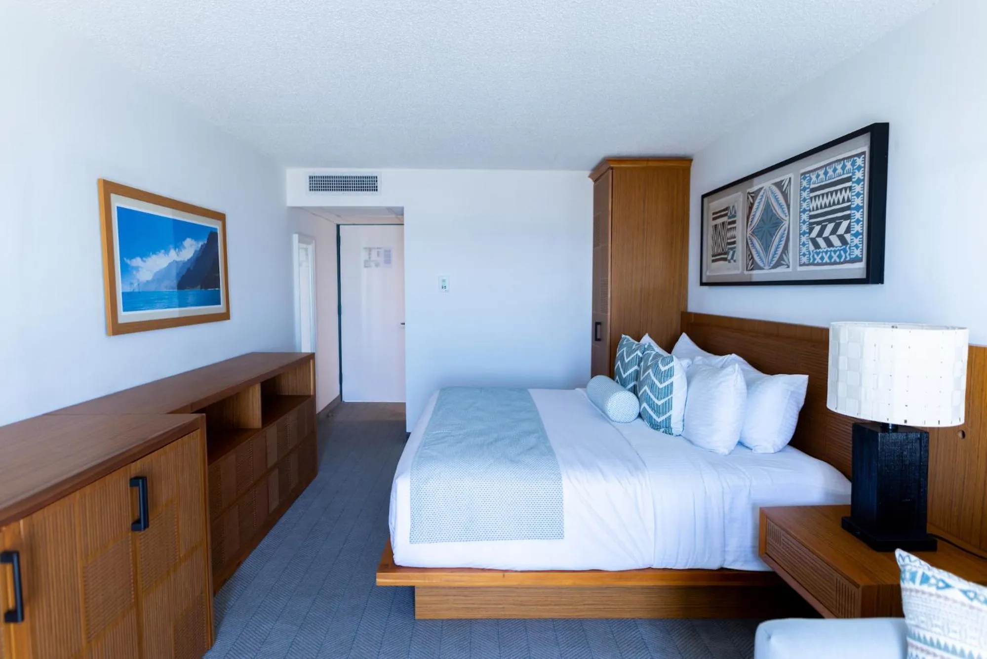 Photo of the whole room, Bed in Mahalo Diamond Beach Resort