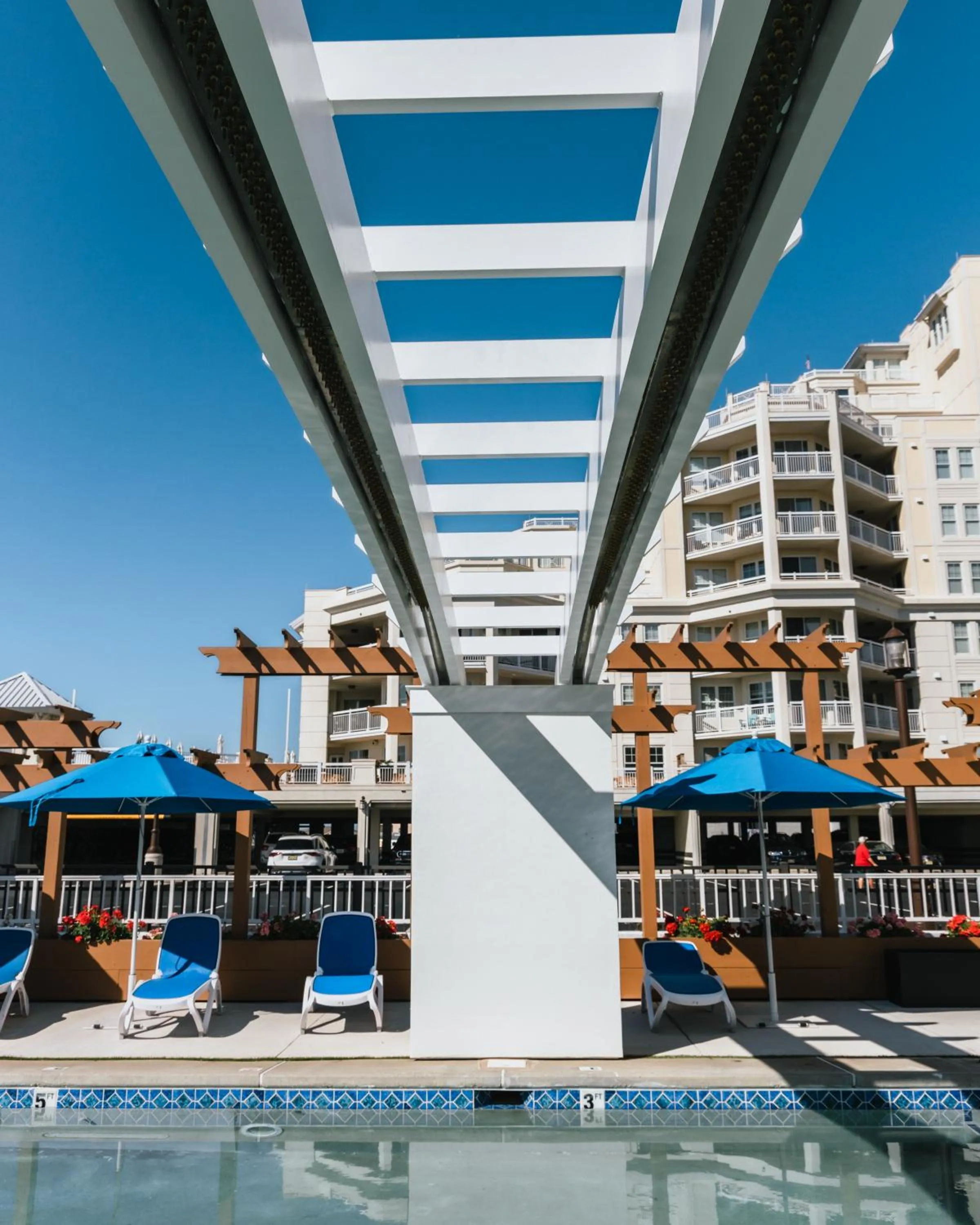Swimming pool in Mahalo Diamond Beach Resort