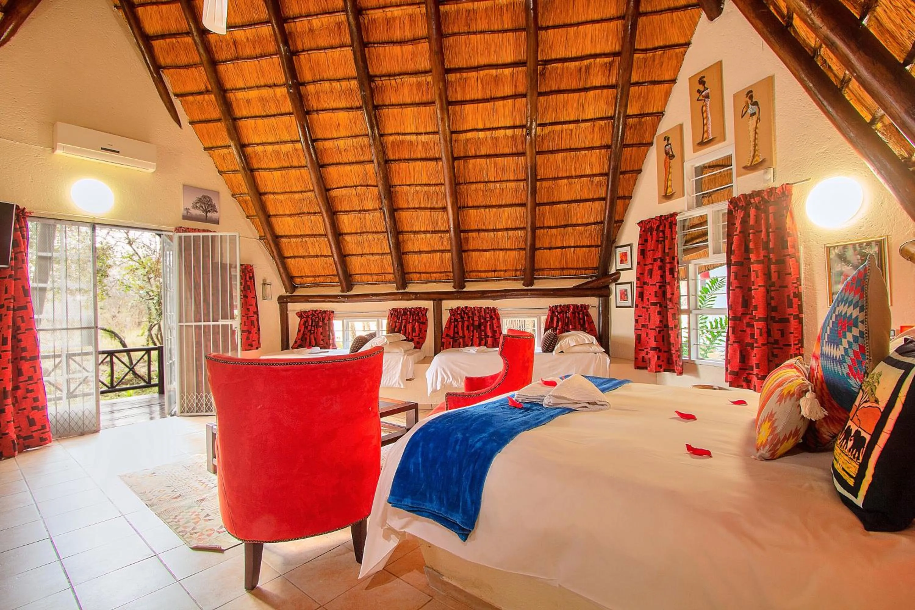 Seating area, Bed in Royal Marlothi Kruger Safari Lodge and Spa