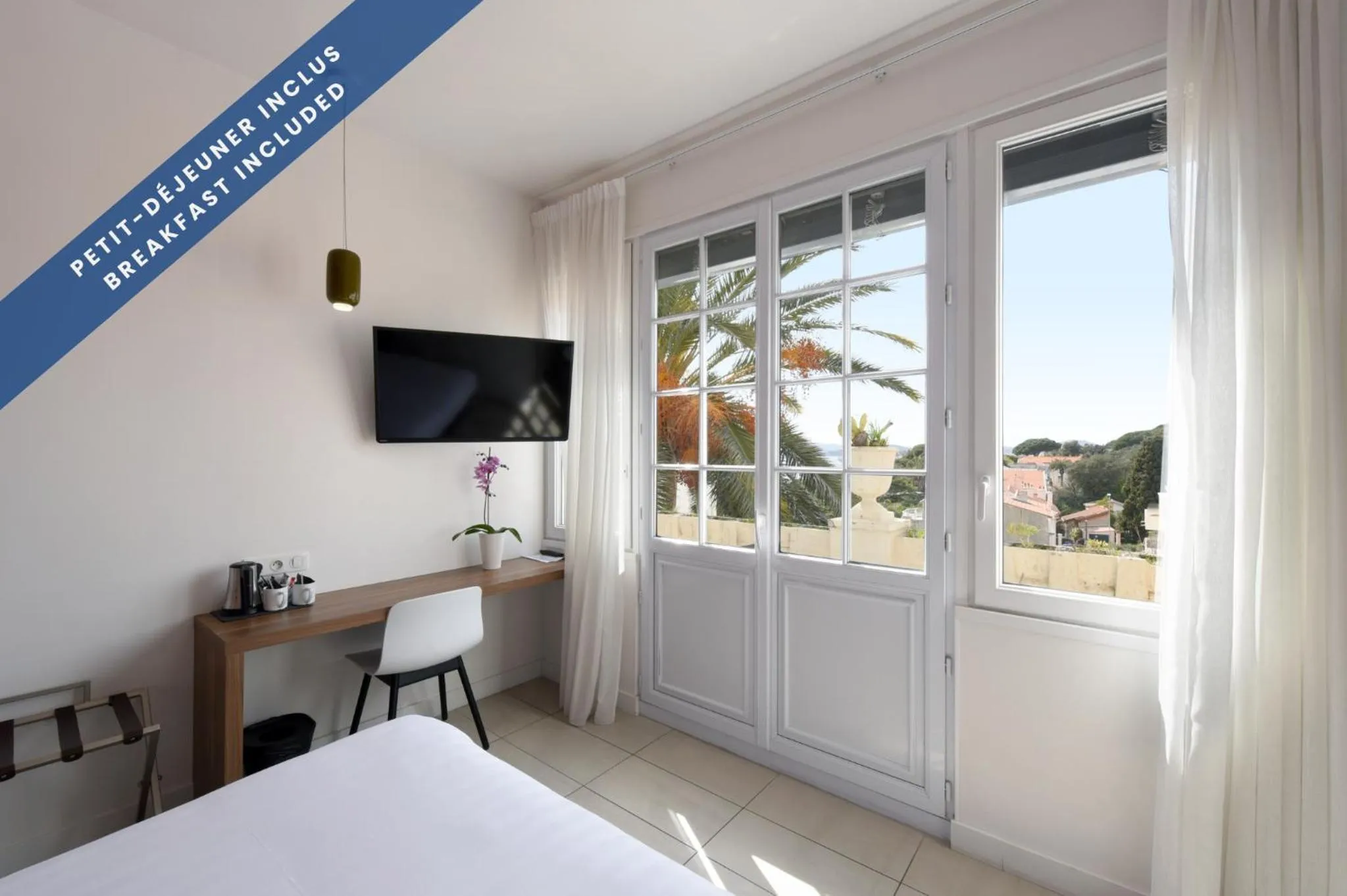 Bed in Hôtel Les Voiles