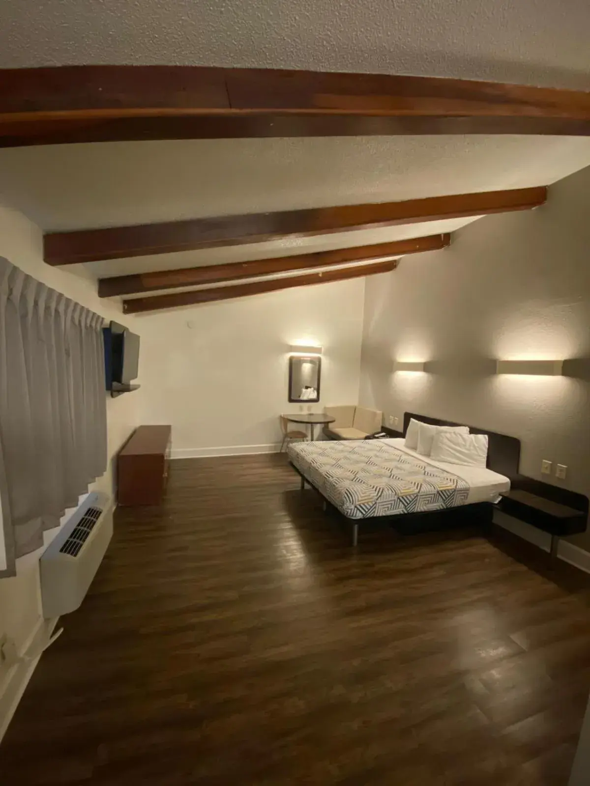 King Suite with Spa Bath - Non-Smoking in Motel 6 Manchester TN King Suite with Spa Bath - Non-Smoking in Motel 6 Manchester TN