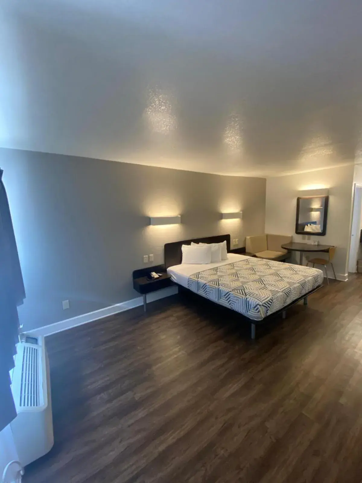 King Room - Disability Access - Non-Smoking in Motel 6 Manchester TN King Room - Disability Access - Non-Smoking in Motel 6 Manchester TN