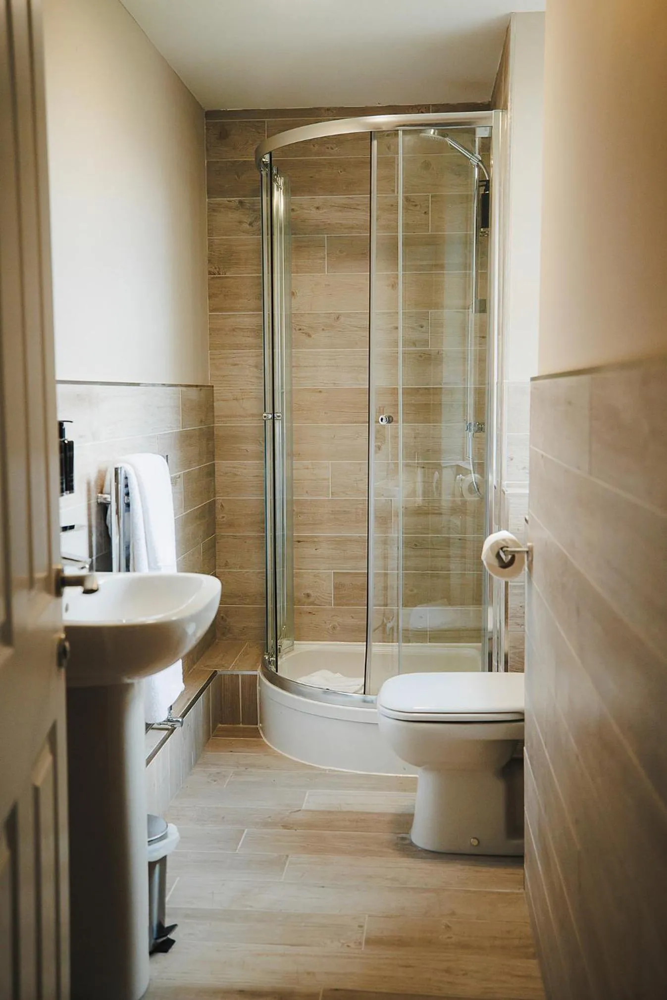 Bathroom in Caer Rhun Hall Hotel