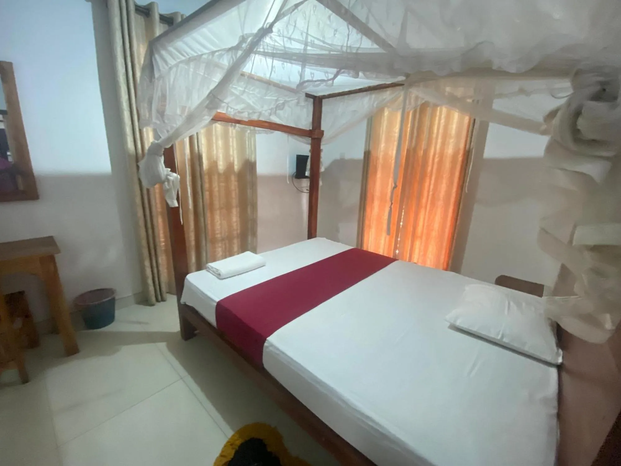 Photo of the whole room, Bed in The Kandy Mount Layathraa