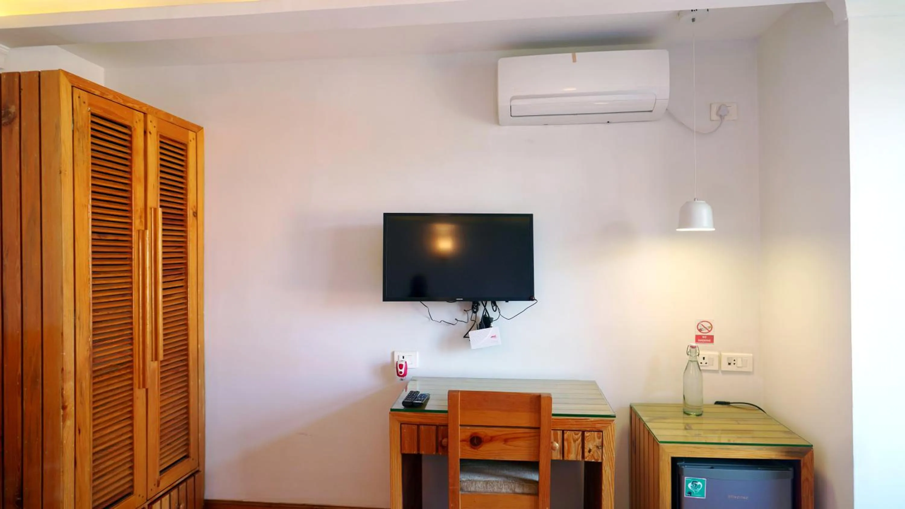 TV and multimedia in Kathmandu Height Boutique Hotel