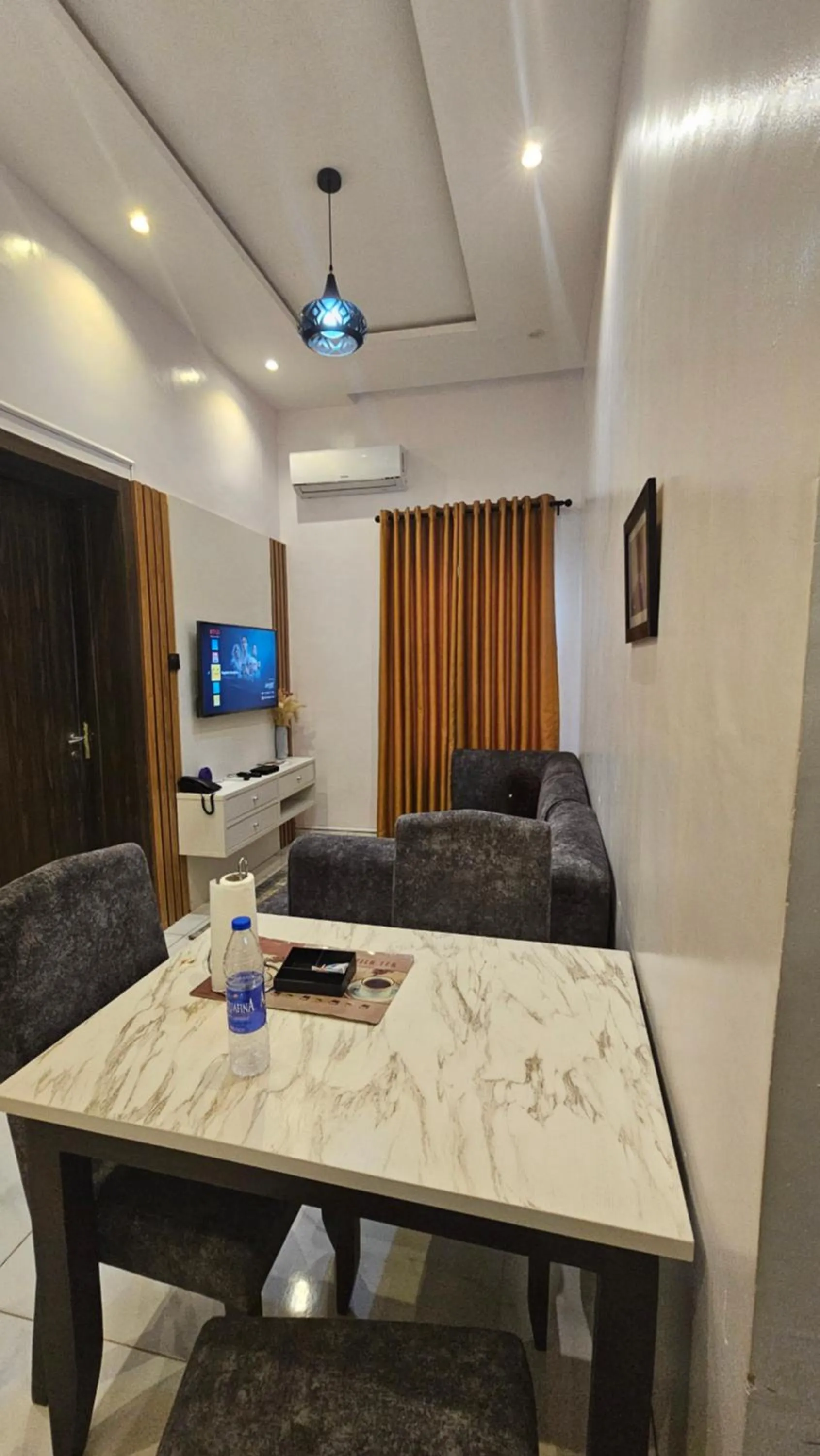 Dining area in Sapphire Residences by Crystal