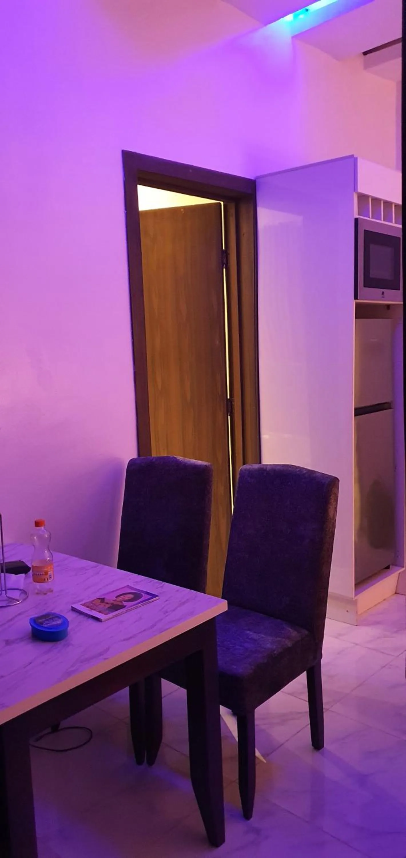 Dining area in Sapphire Residences by Crystal