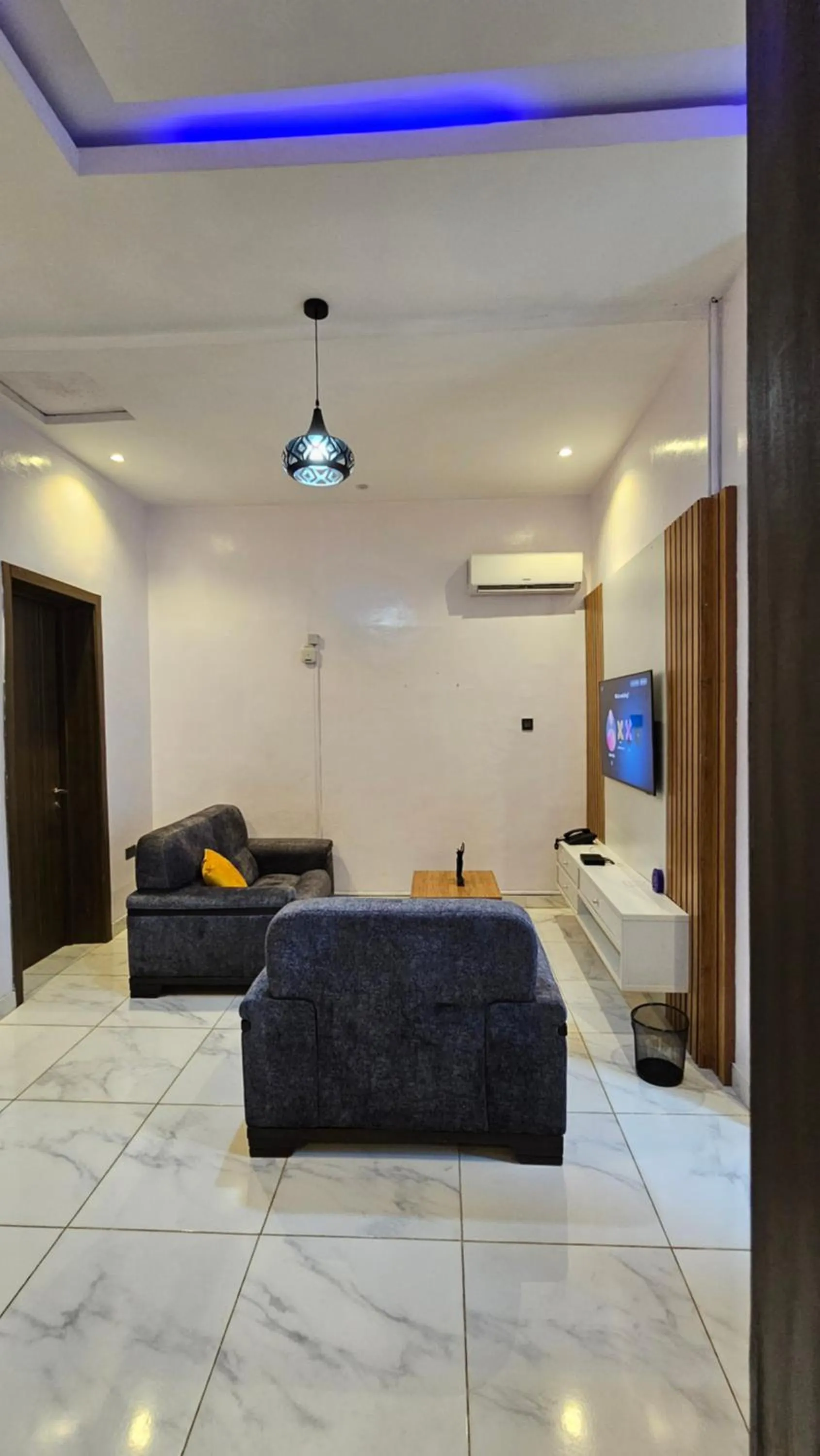 Living room, Bed in Sapphire Residences by Crystal