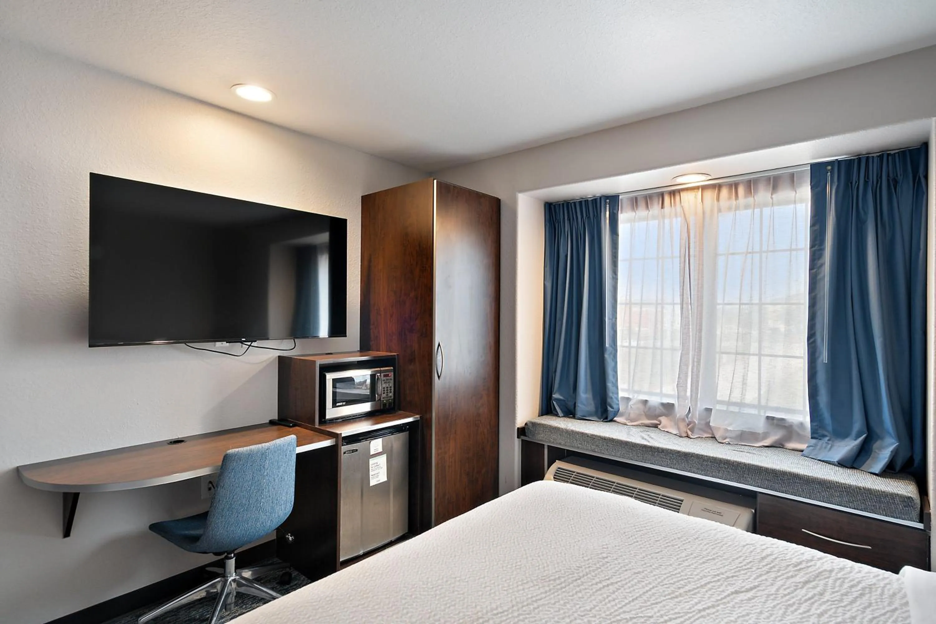 Photo of the whole room, Bed in Garner Hotel Gonzales by IHG