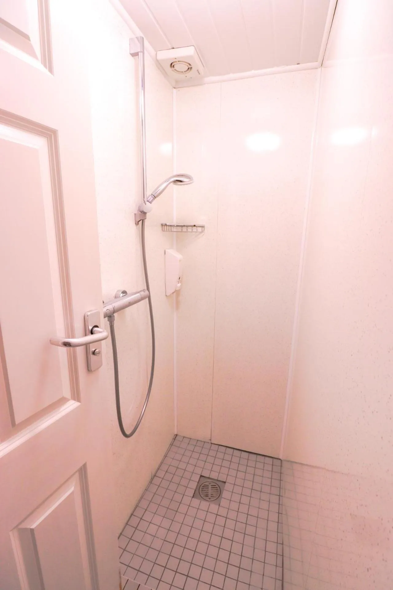 Shower in Fairway Hotel