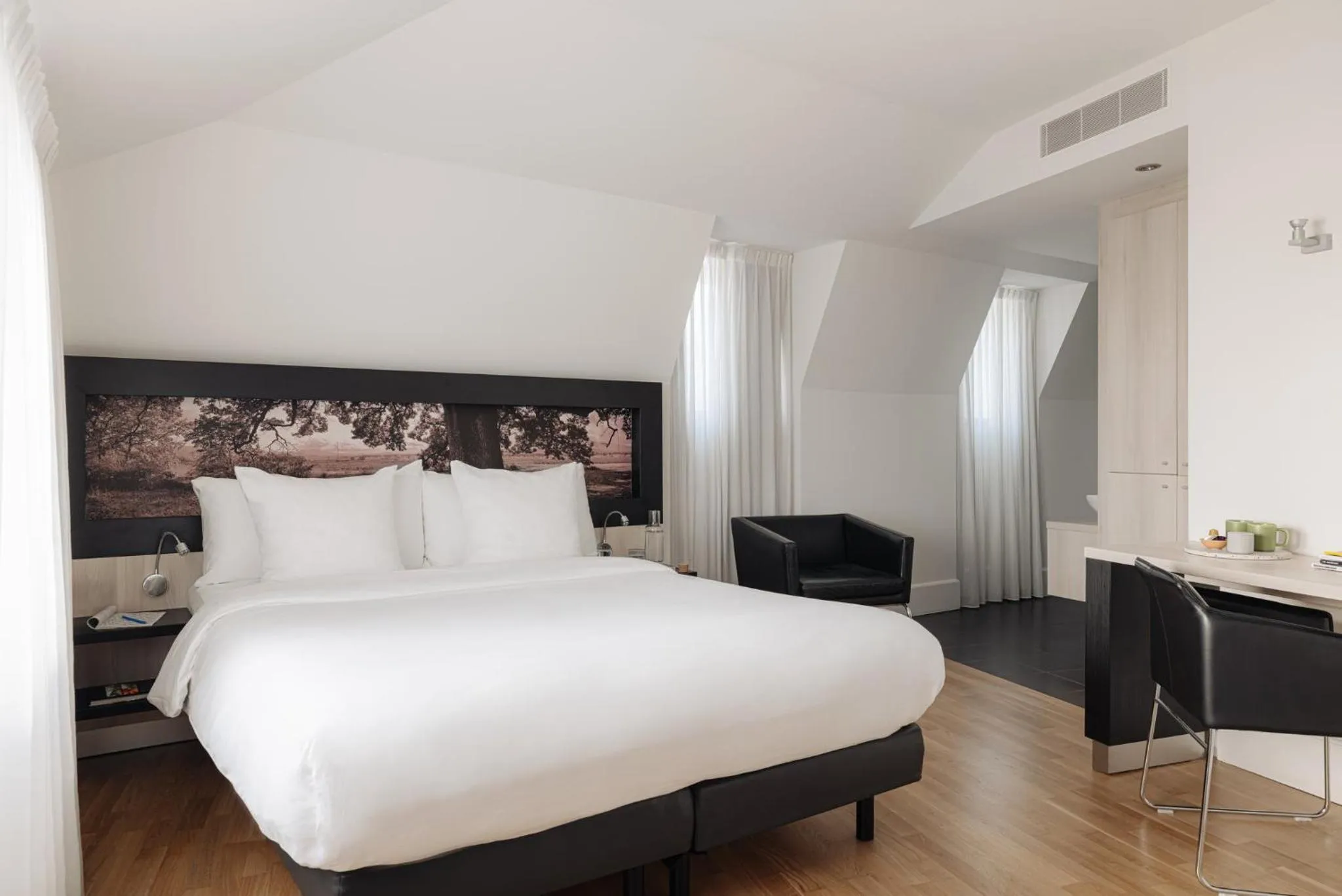 Photo of the whole room, Bed in Leonardo Boutique Hotel Maastricht City Center