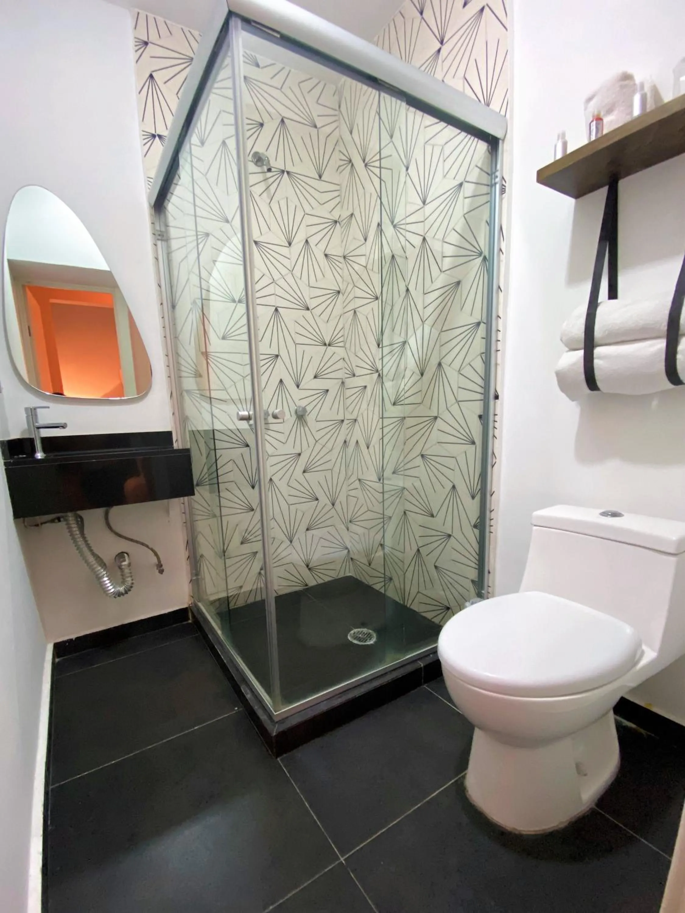 Shower in Suites Alcazar