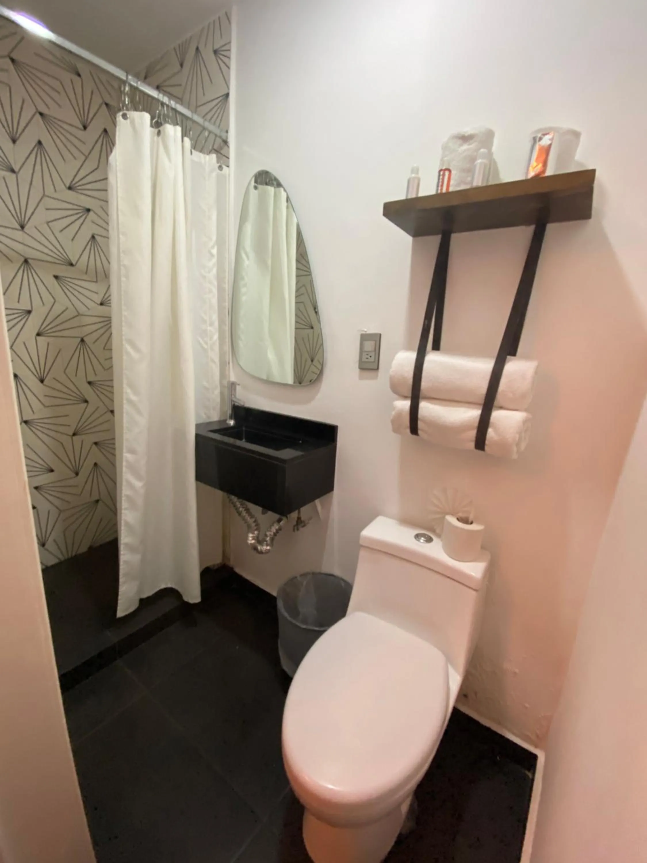 Shower in Suites Alcazar