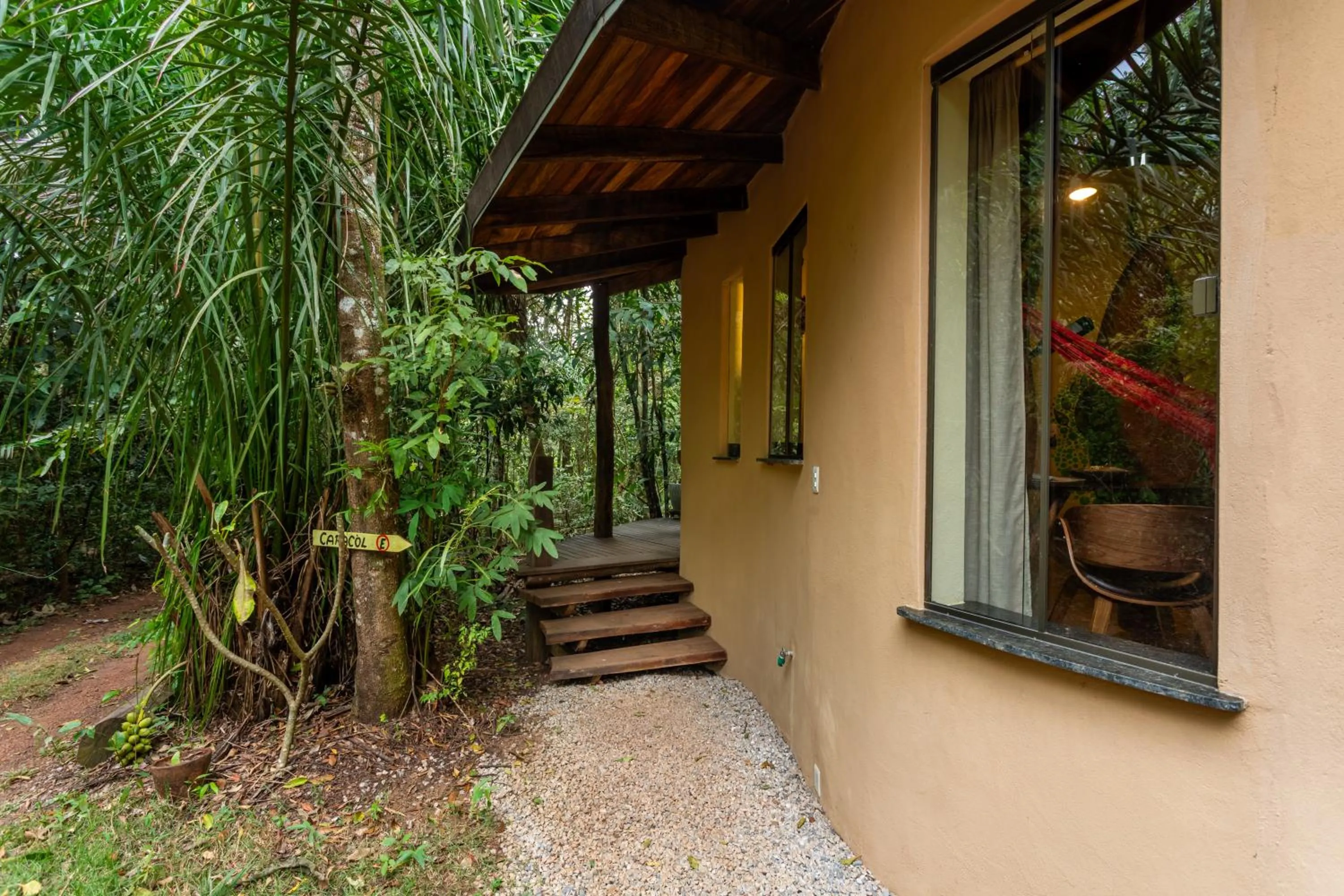 Facade/entrance in Cantos da Mata