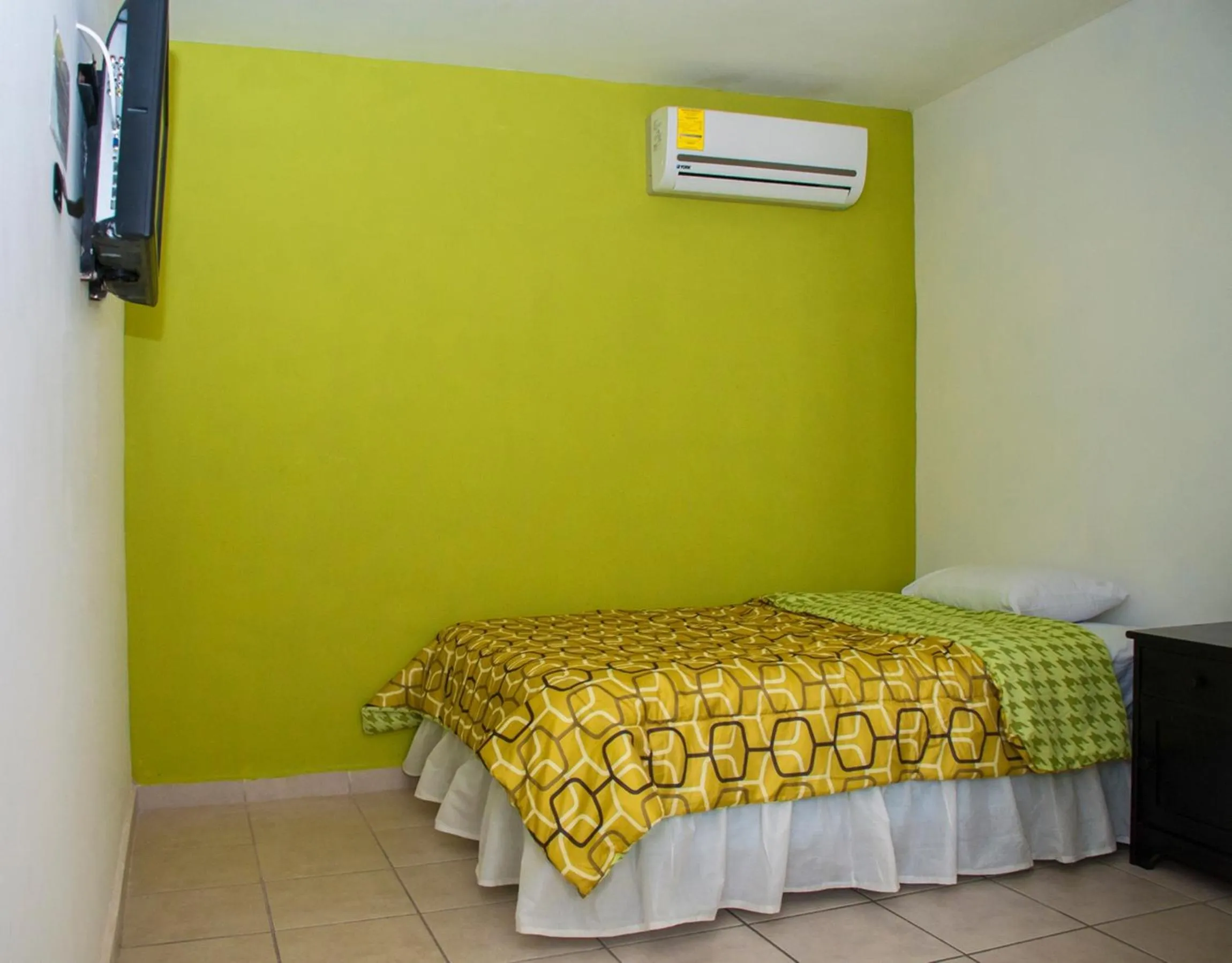 Bedroom, Bed in Hotel Bugambilias