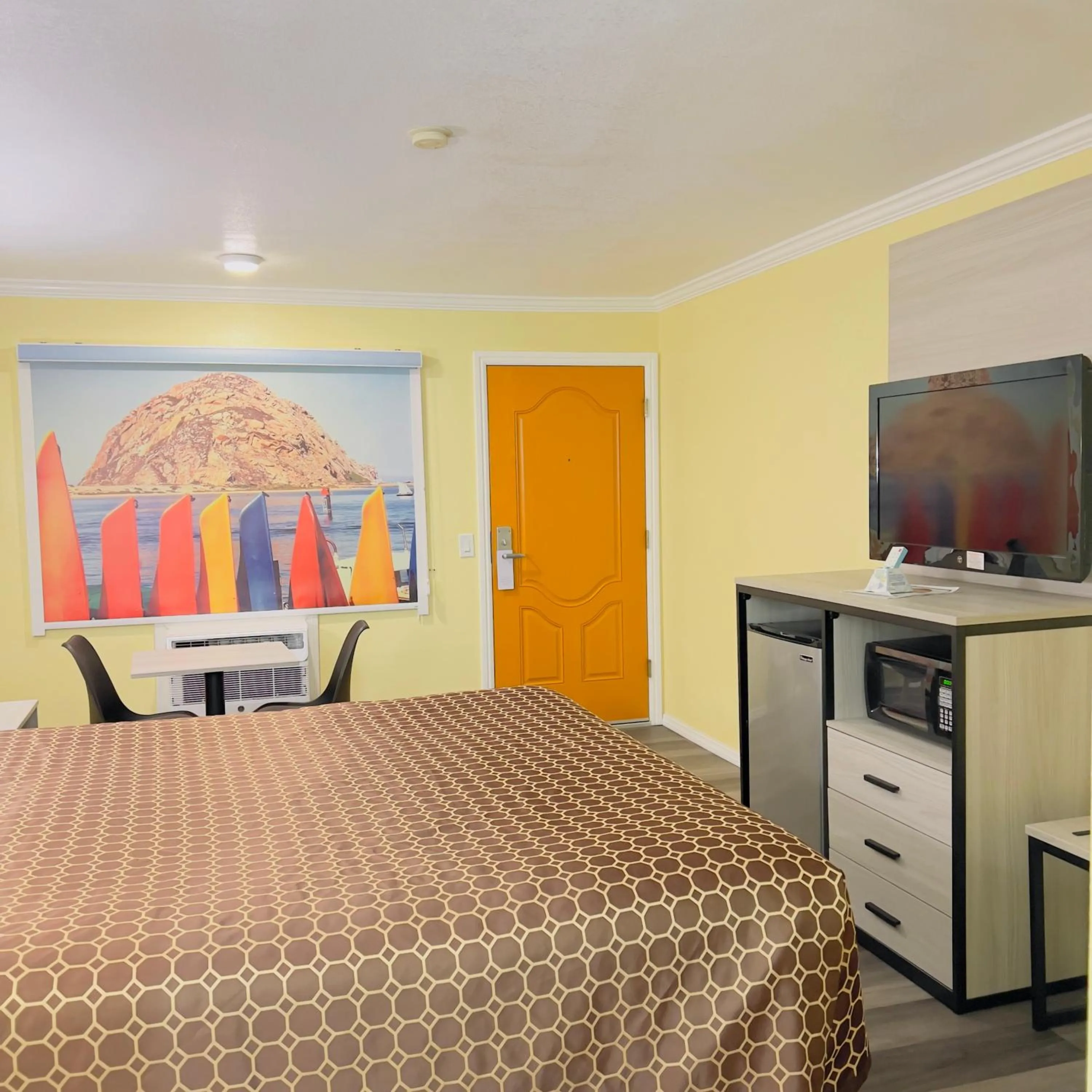 Bed in Morro Bay Beach Inn