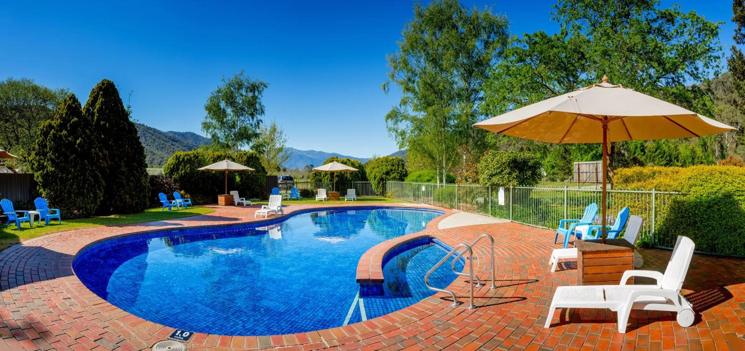 Swimming pool in Discovery Parks - Bright